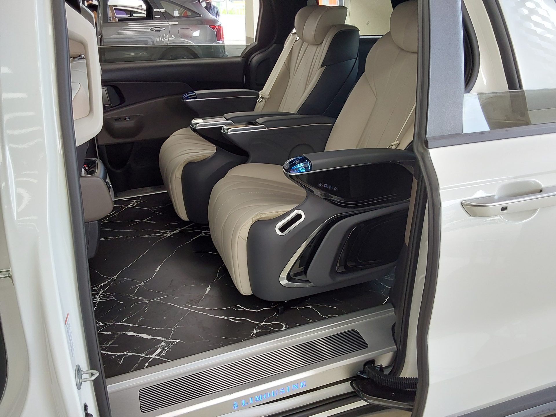 2025 - kia carnival