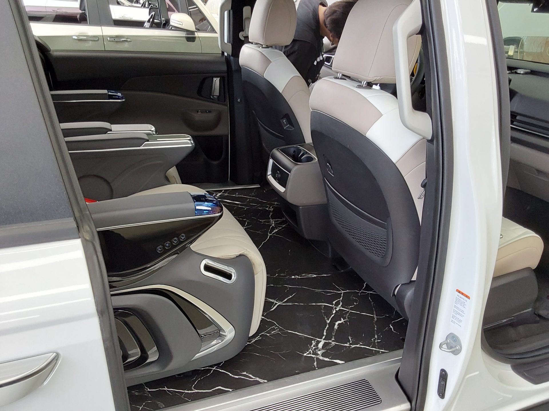 2025 - kia carnival