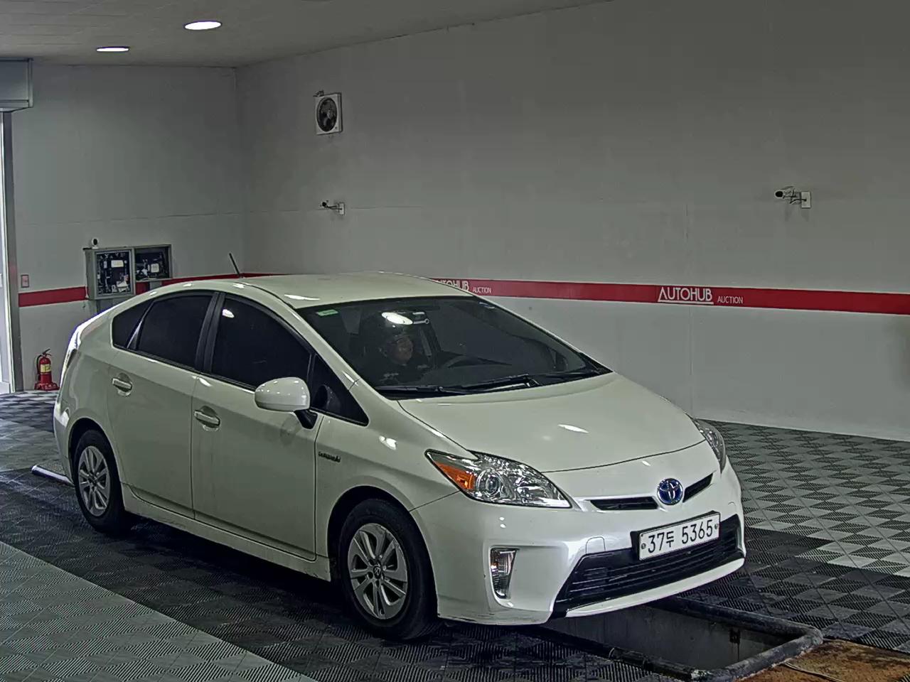 2014 - toyota prius