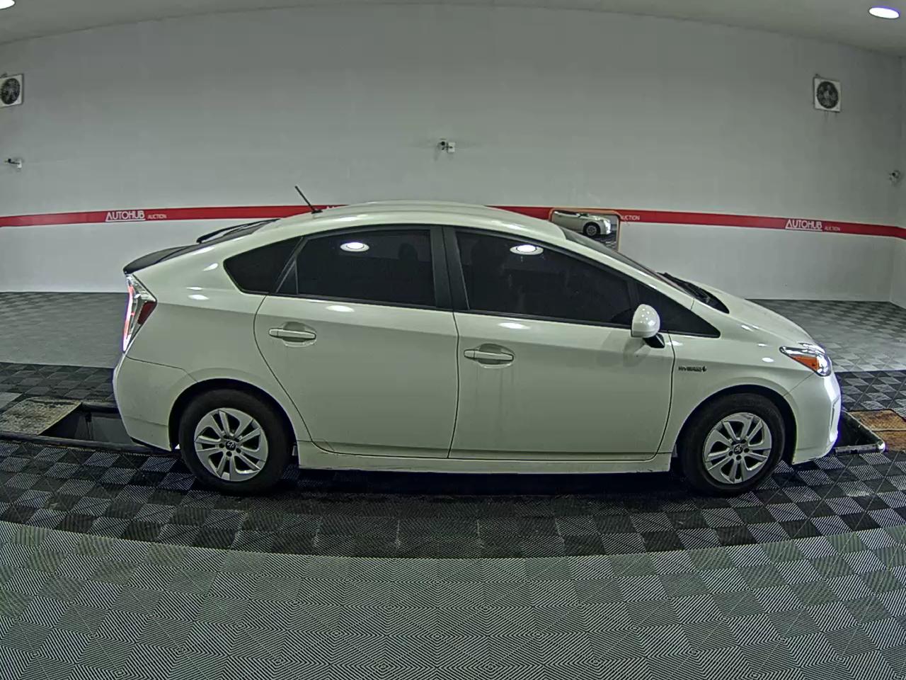 2014 - toyota prius