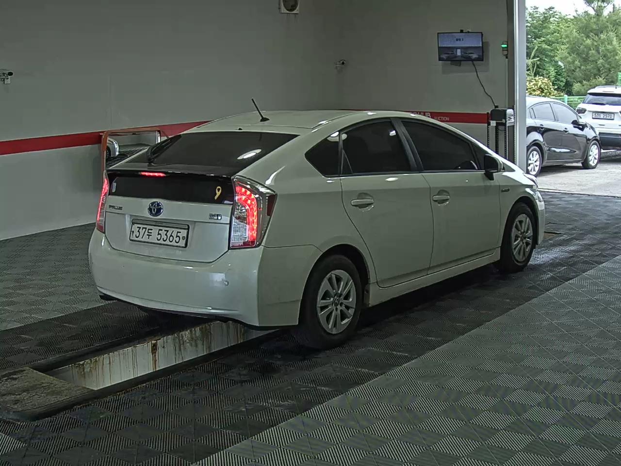 2014 - toyota prius
