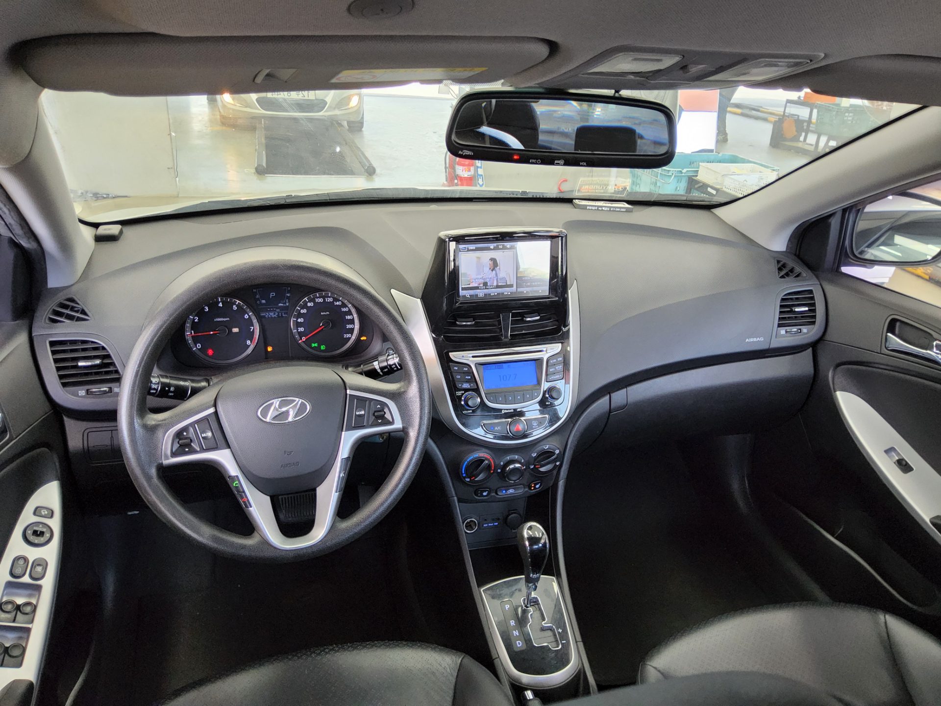 2011 - hyundai accent
