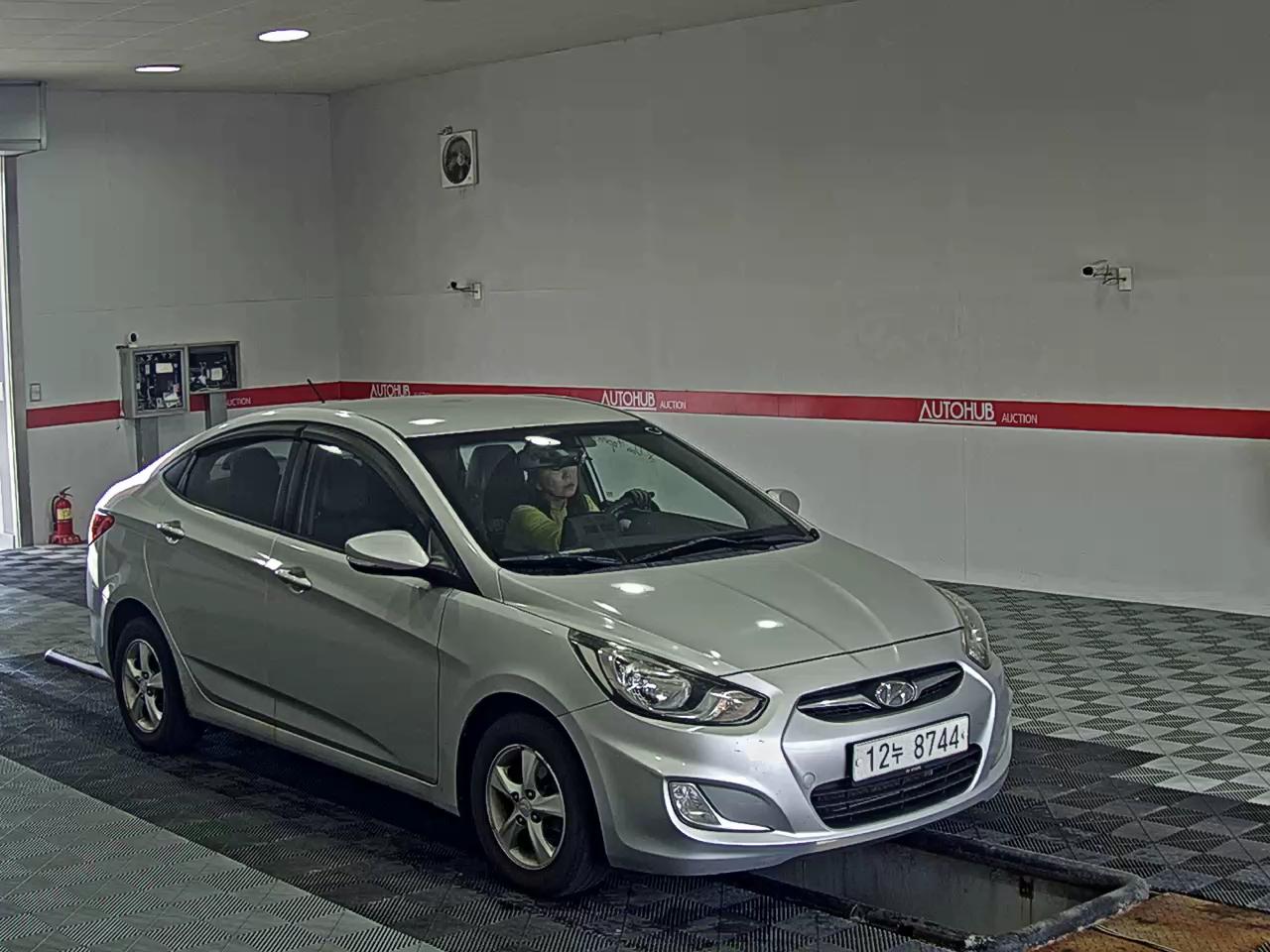 2011 - hyundai accent