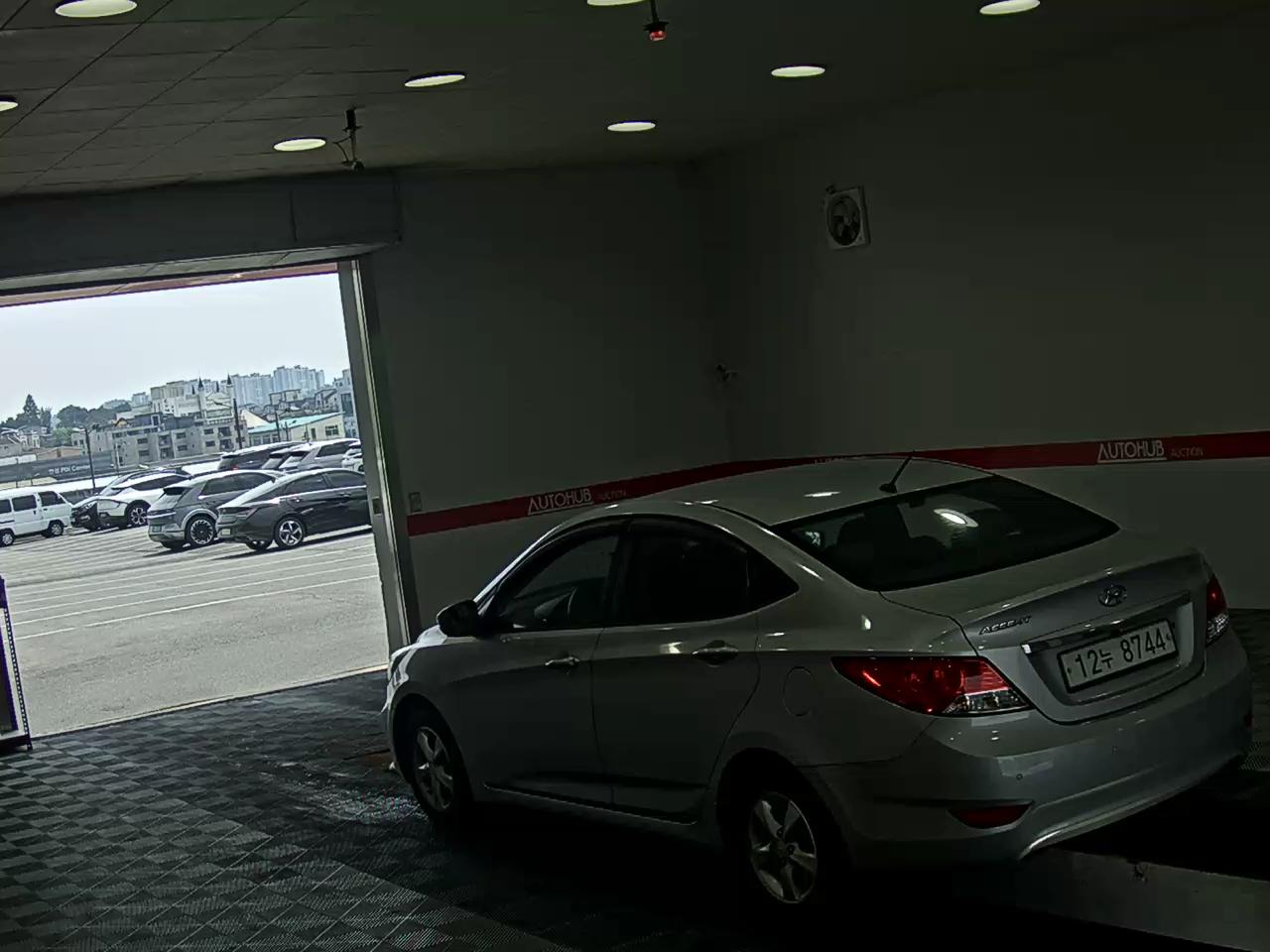 2011 - hyundai accent