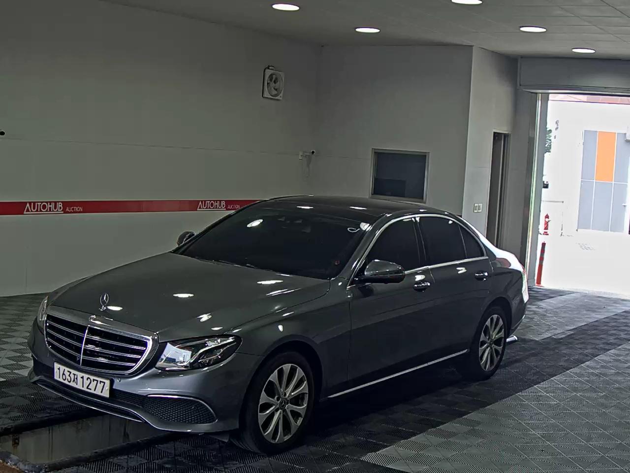 MERCEDES-BENZ CLASS (5TH GEN) E300