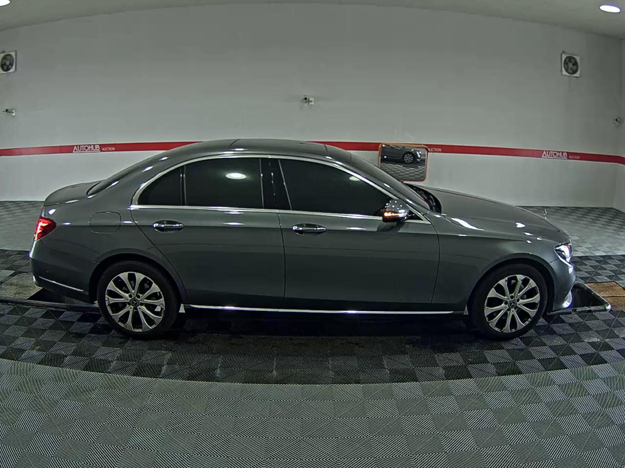 2019 - mercedes-benz e300
