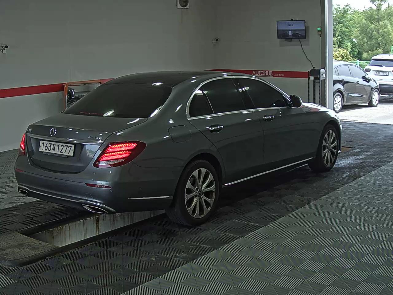2019 - mercedes-benz e300