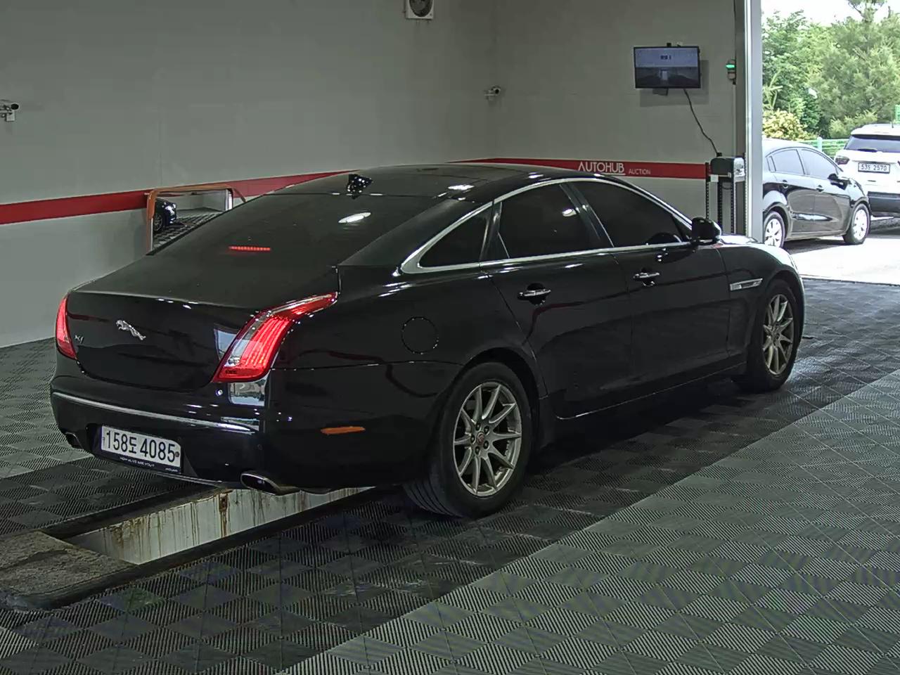 2015 - jaguar xj