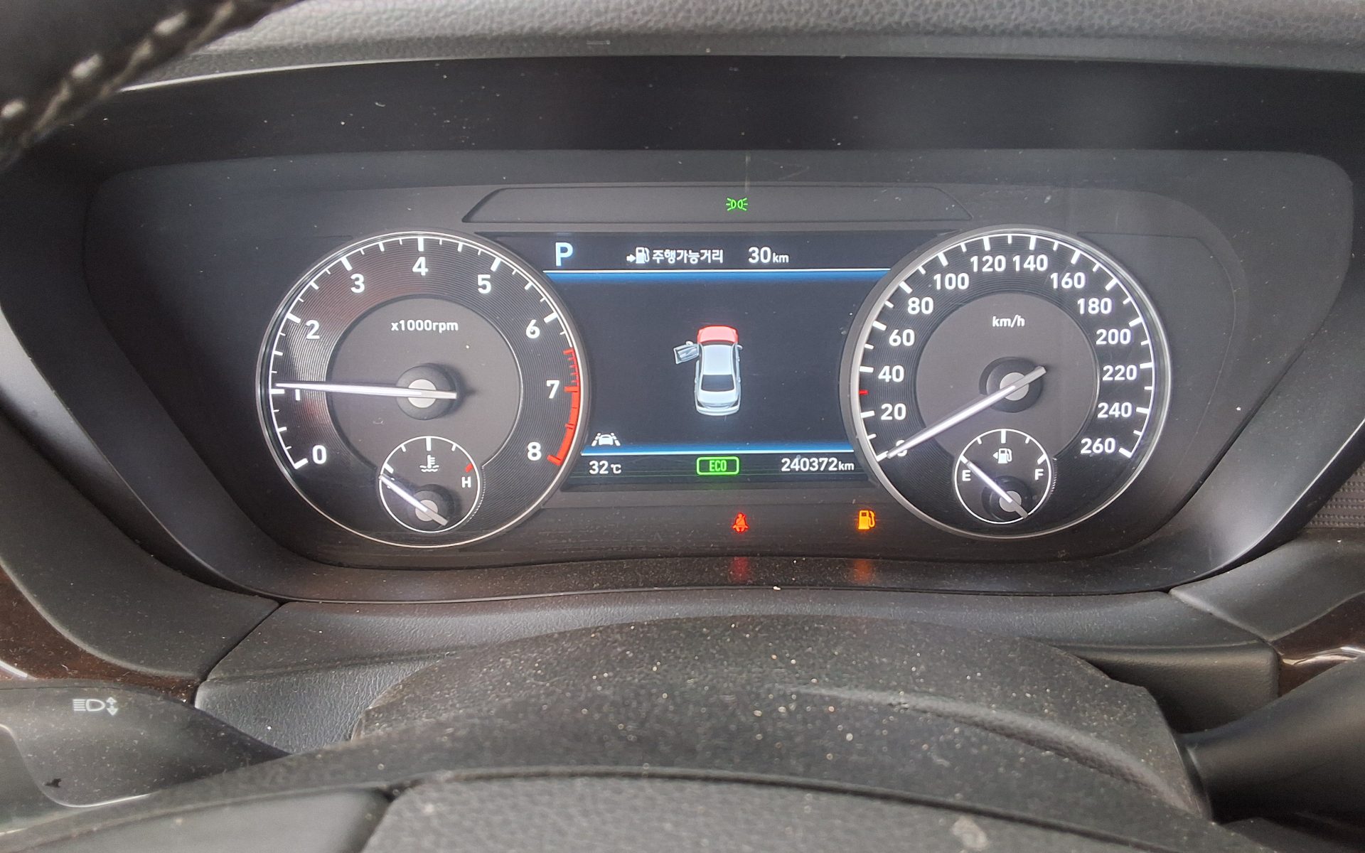 2018 - genesis eq900