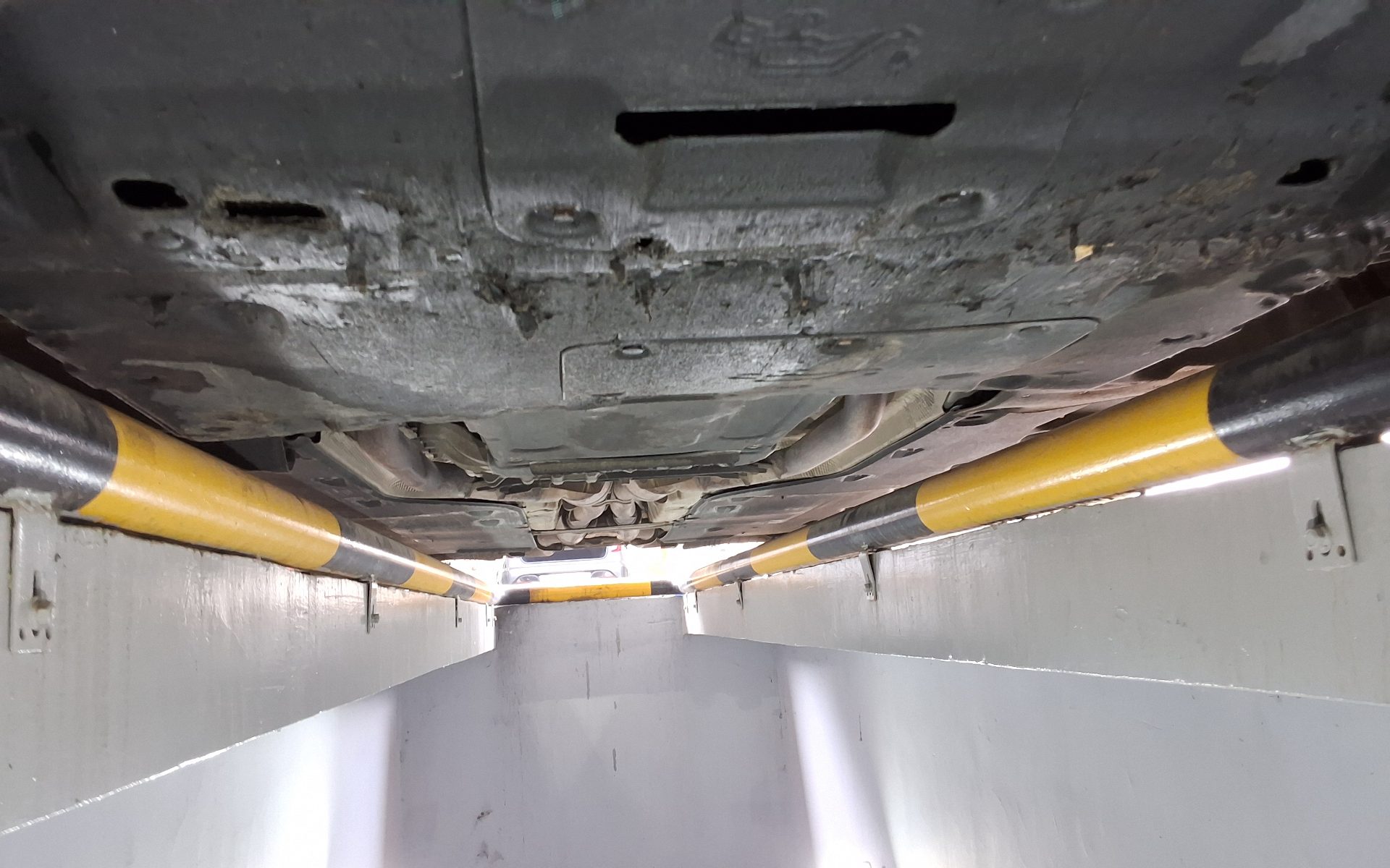 2018 - genesis eq900
