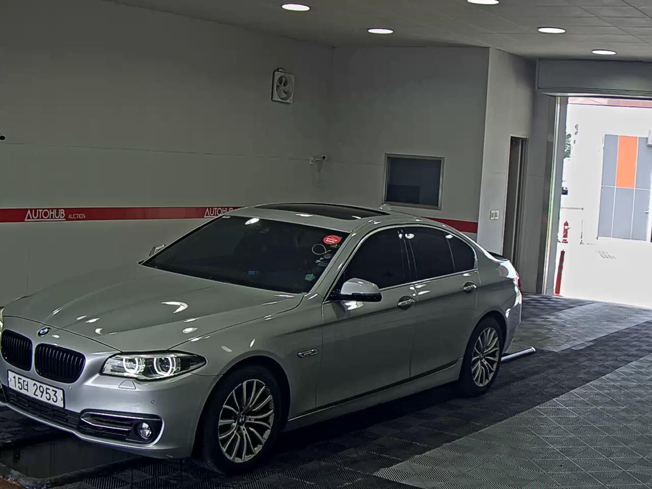 BMW 5 SERIES (6TH GEN) 520d xDrive