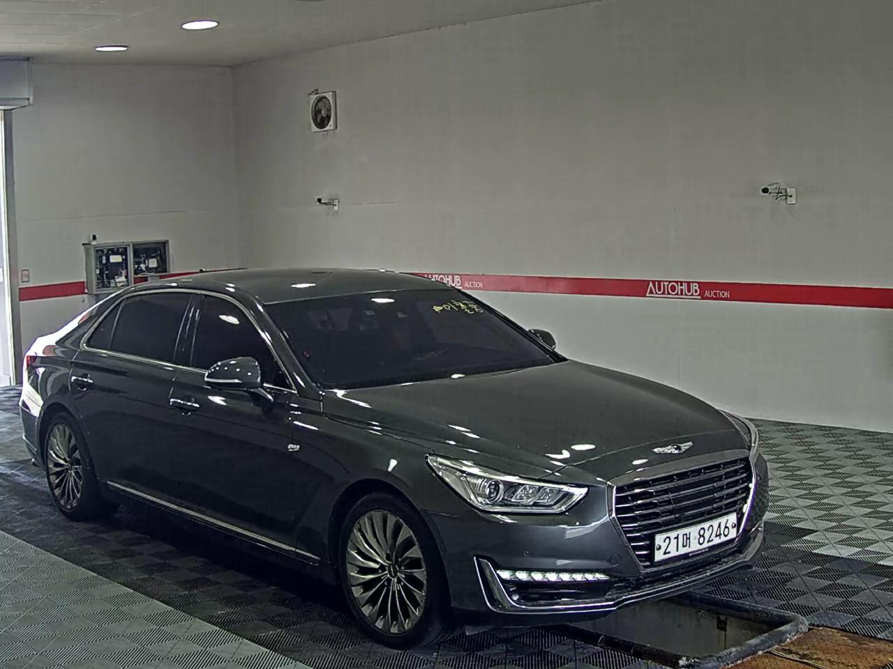 2018 - genesis eq900