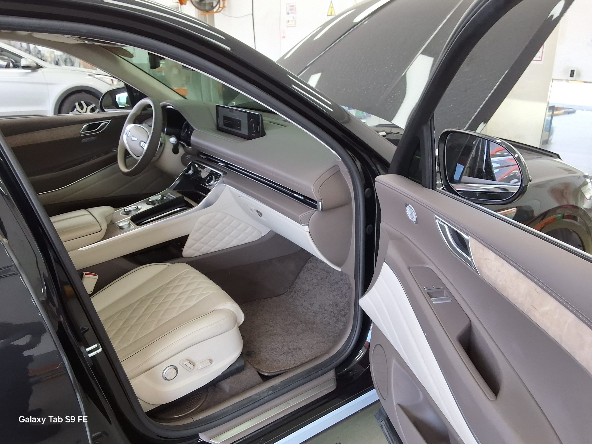 2023 - genesis gv80