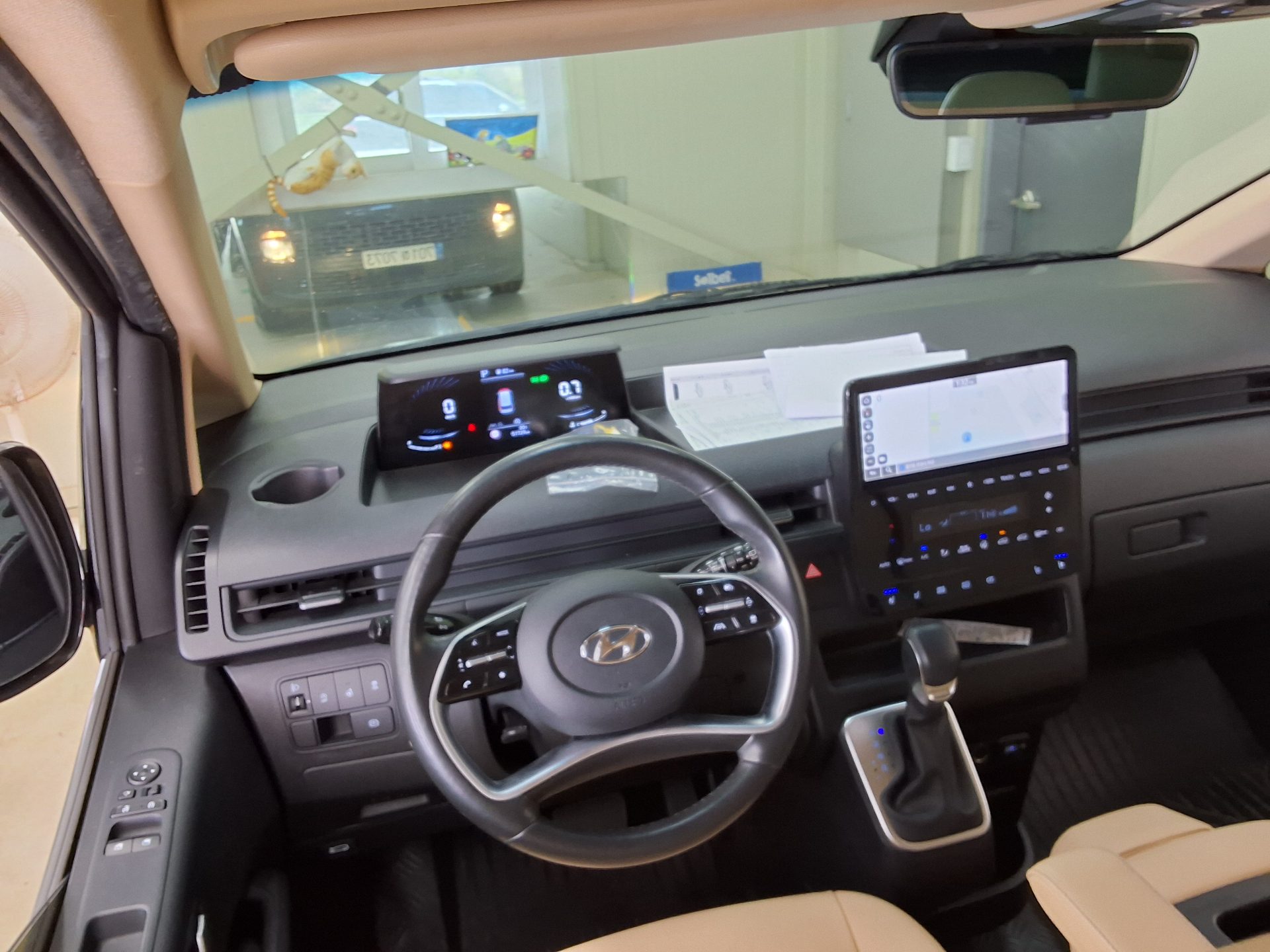 2023 - hyundai staria