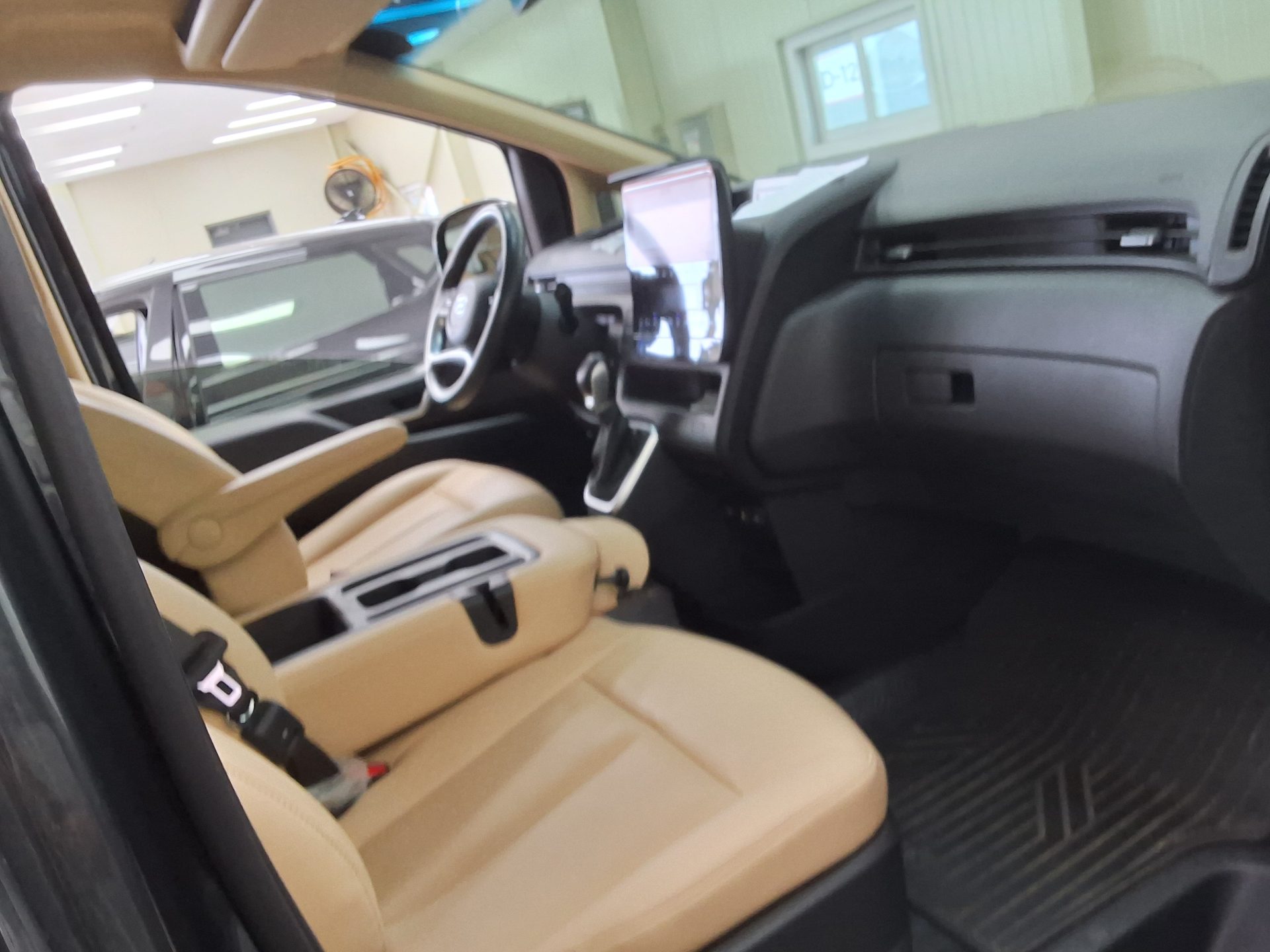 2023 - hyundai staria