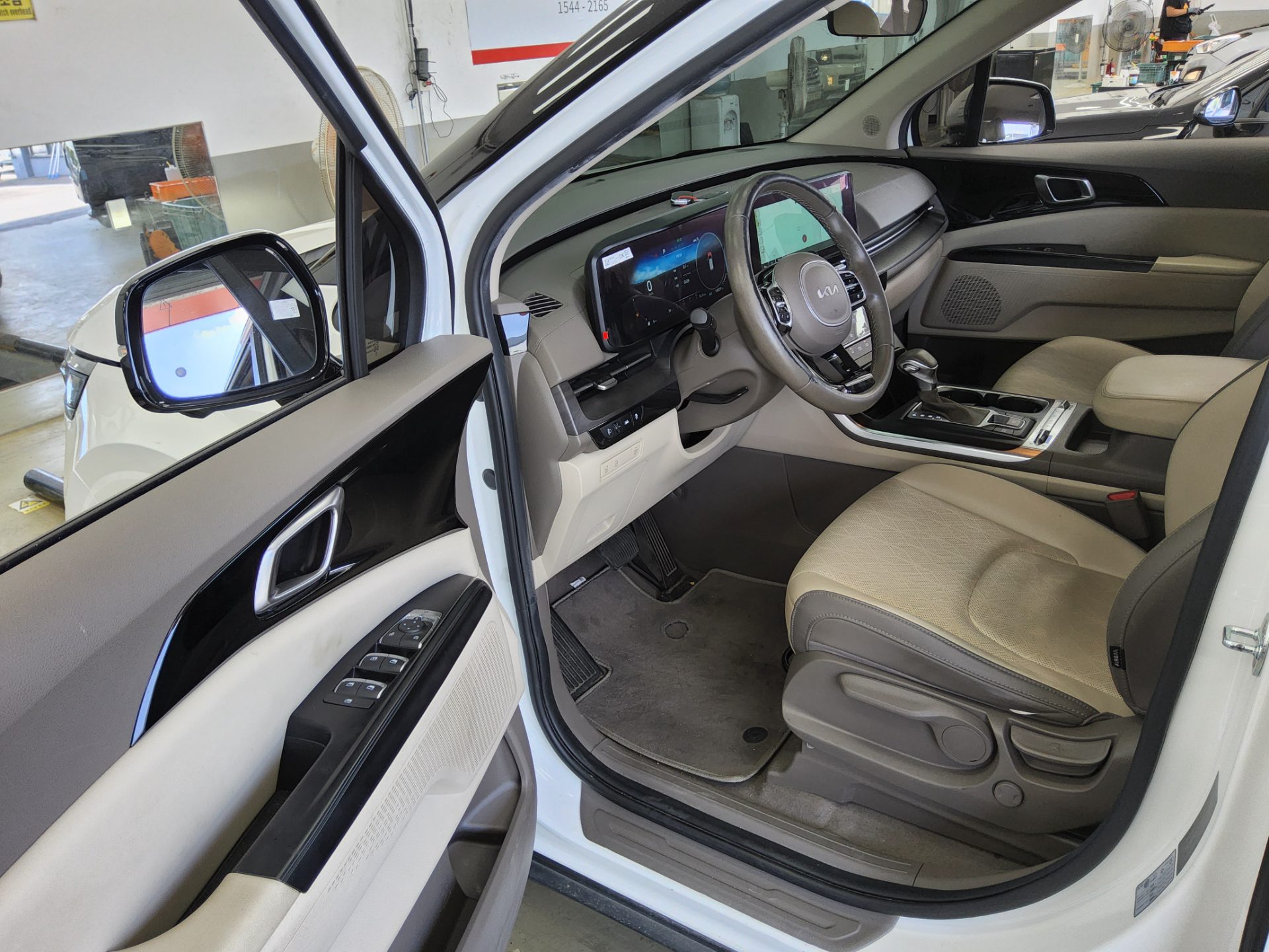 2023 - kia carnival