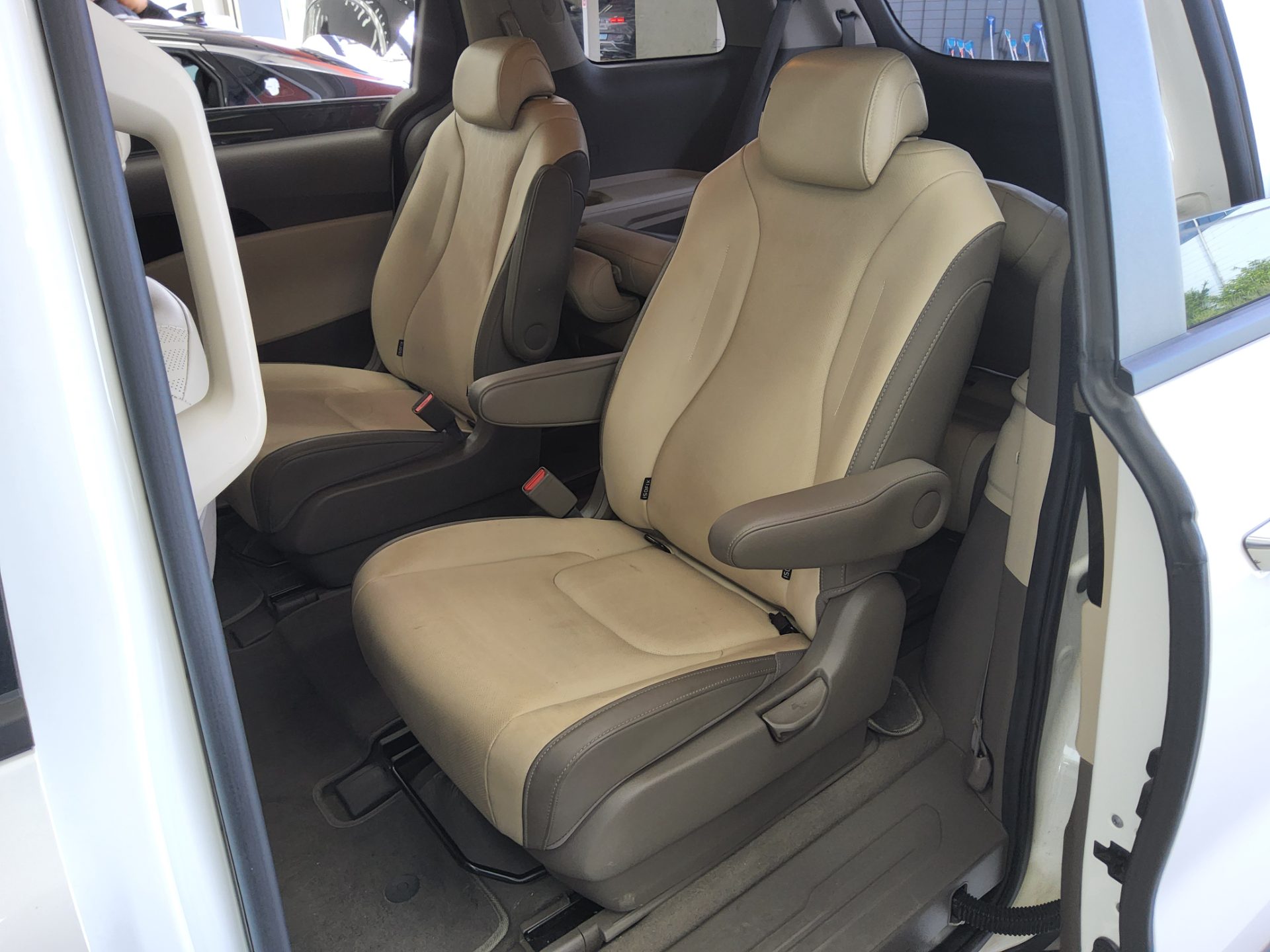 2023 - kia carnival