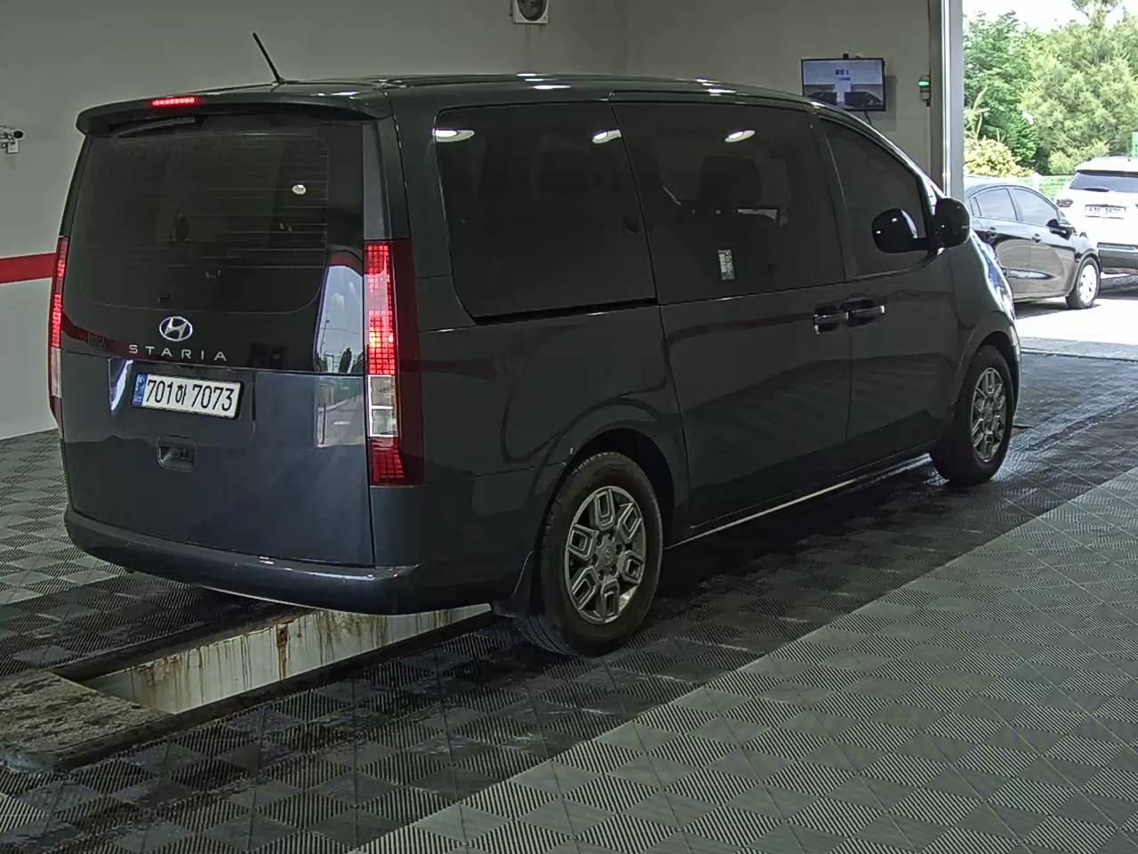 2023 - hyundai staria