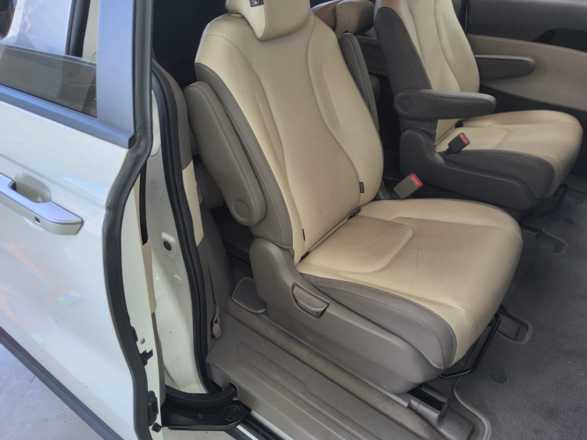 2023 - kia carnival