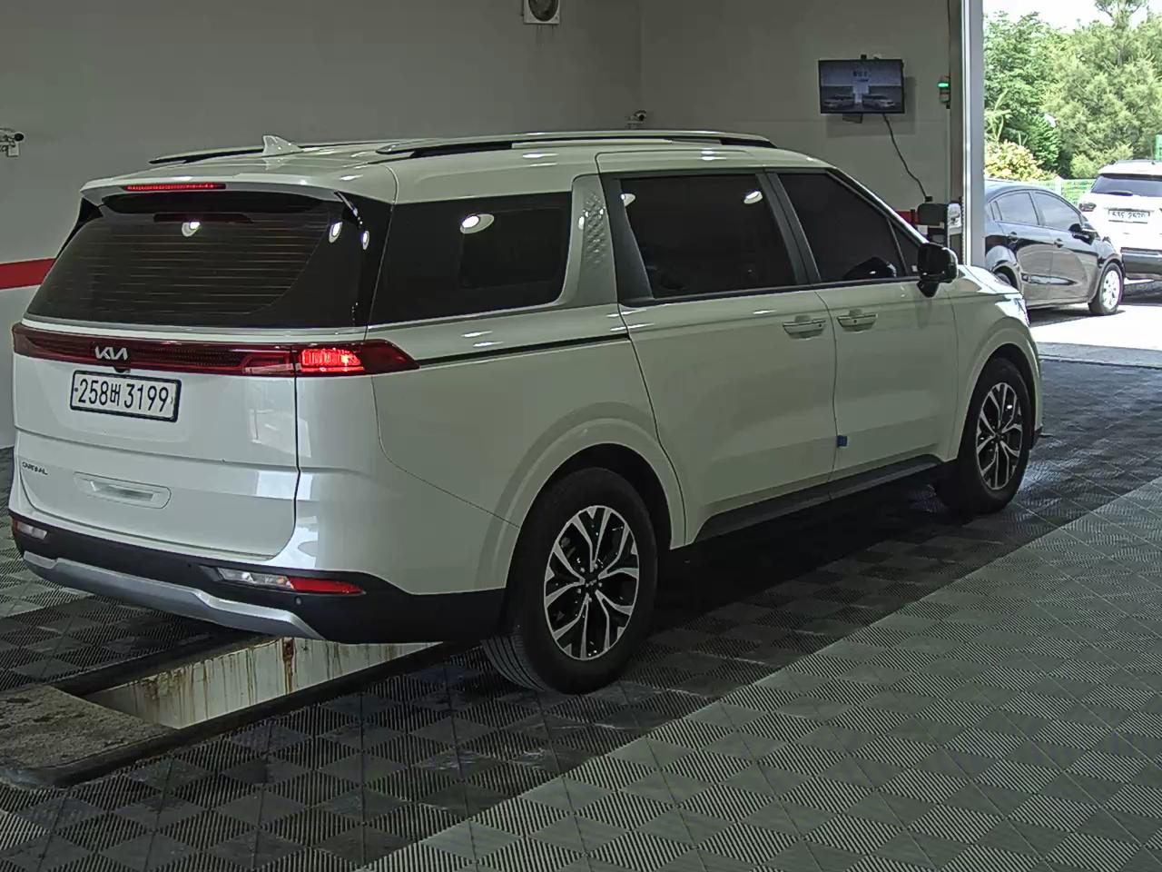 2023 - kia carnival