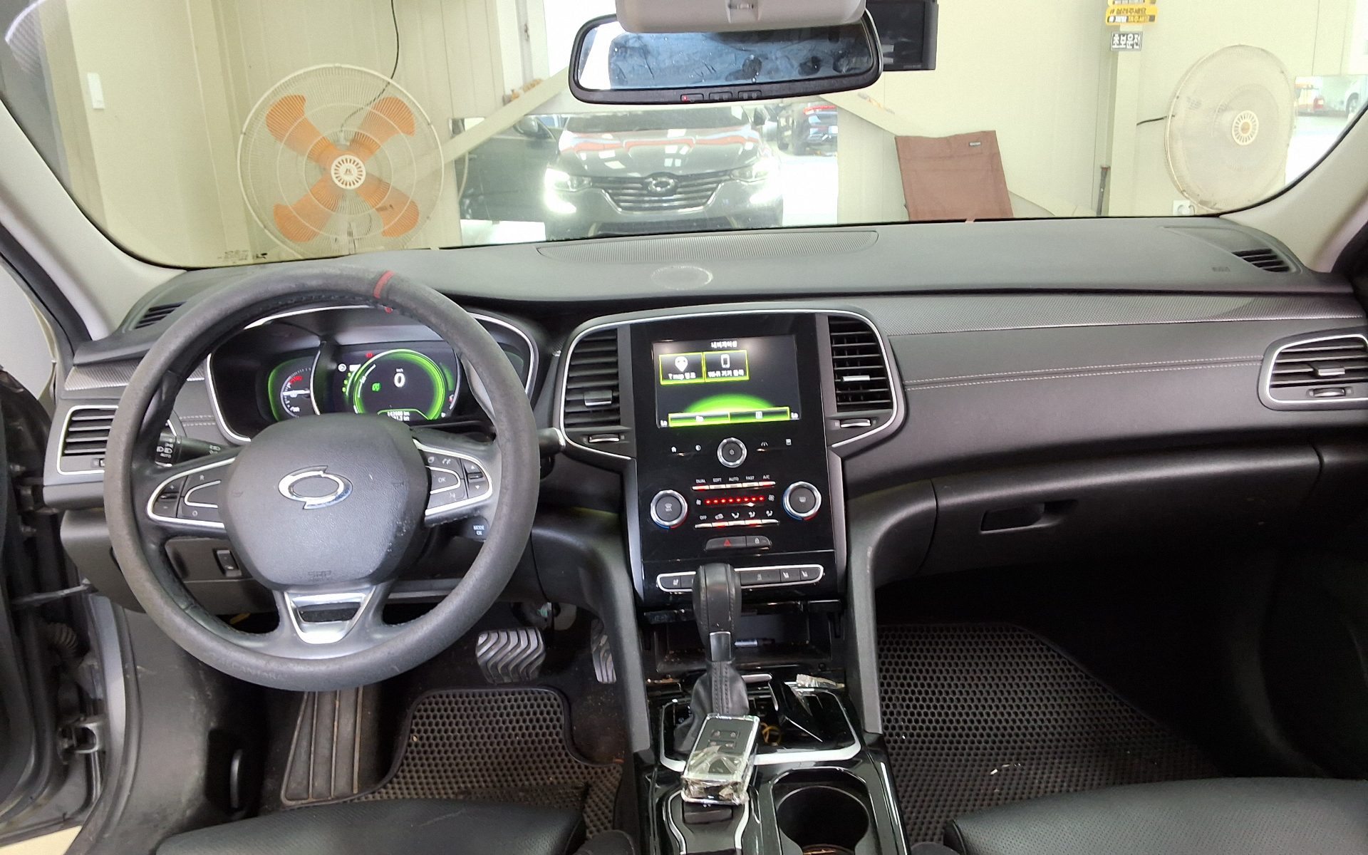 2017 - renault sm6