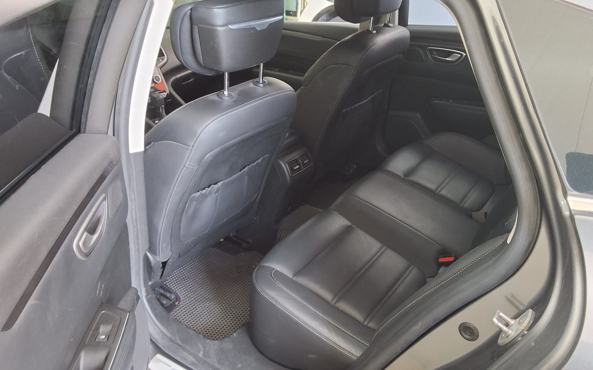 2017 - renault sm6