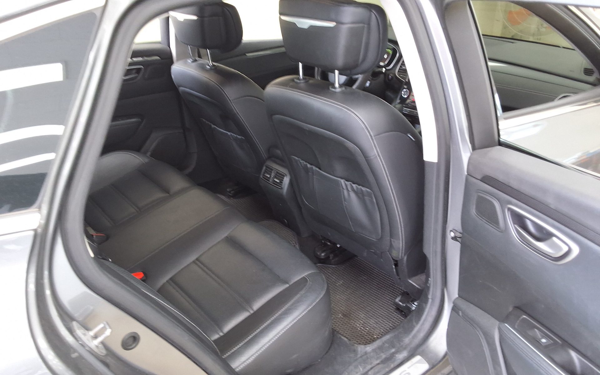 2017 - renault sm6