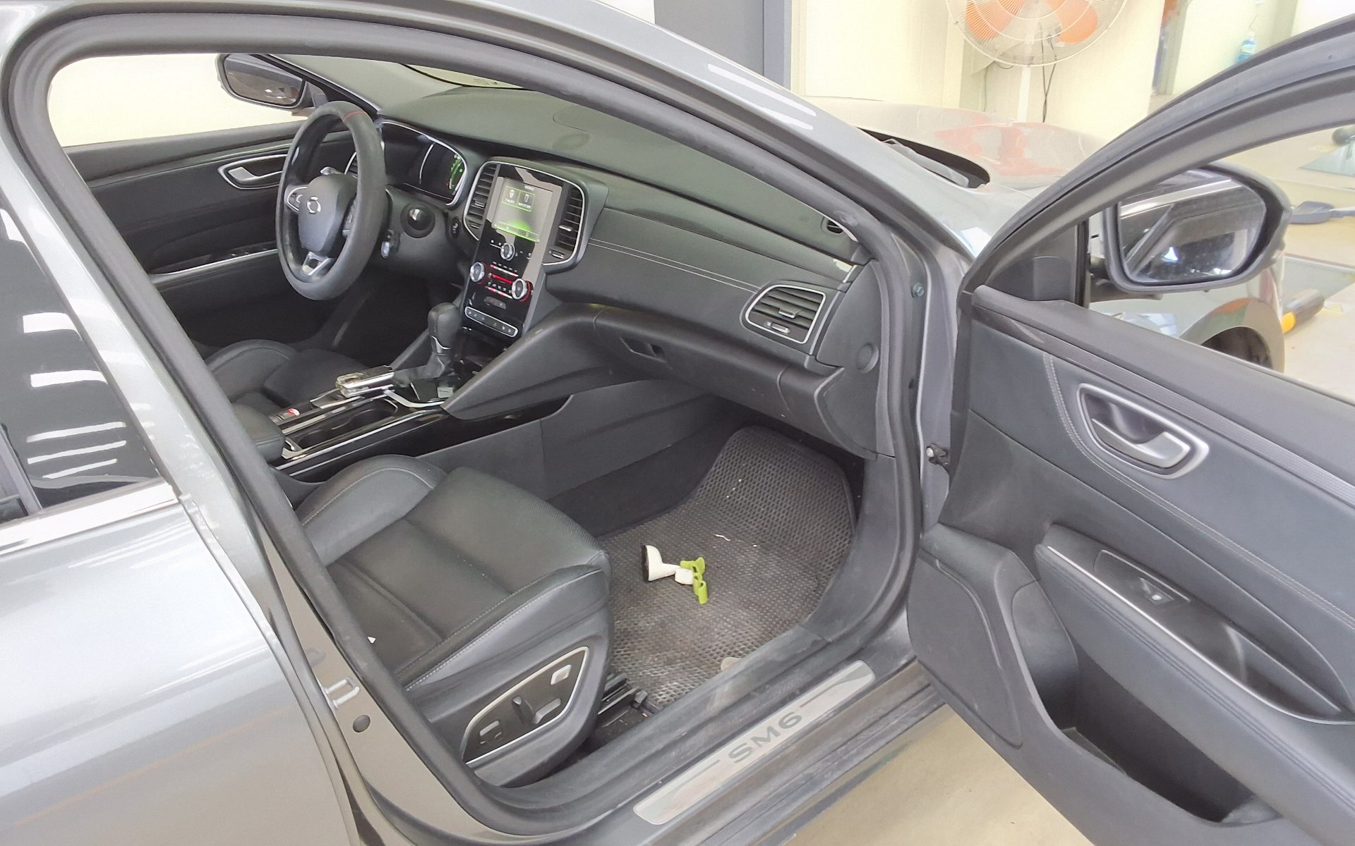 2017 - renault sm6