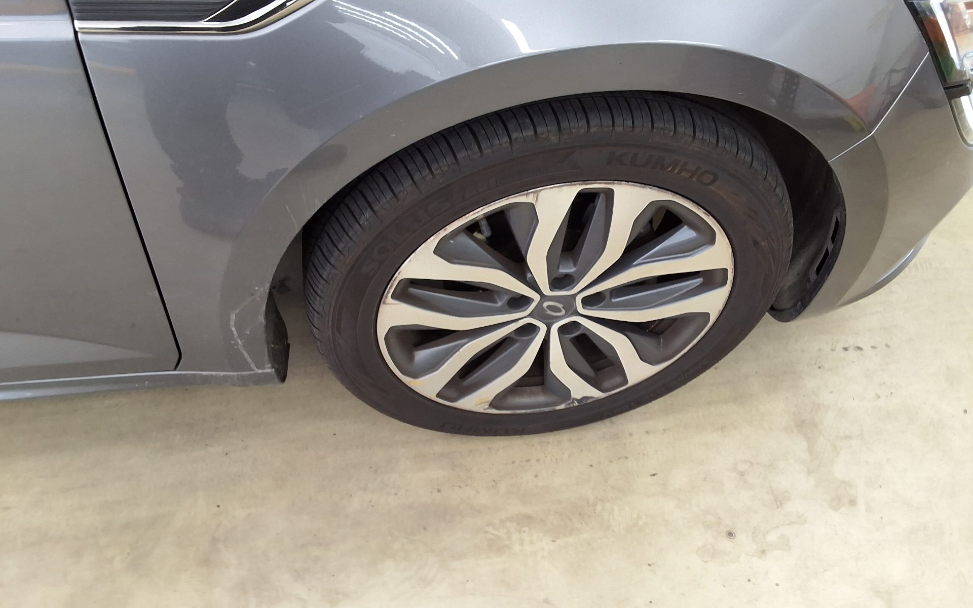 2017 - renault sm6