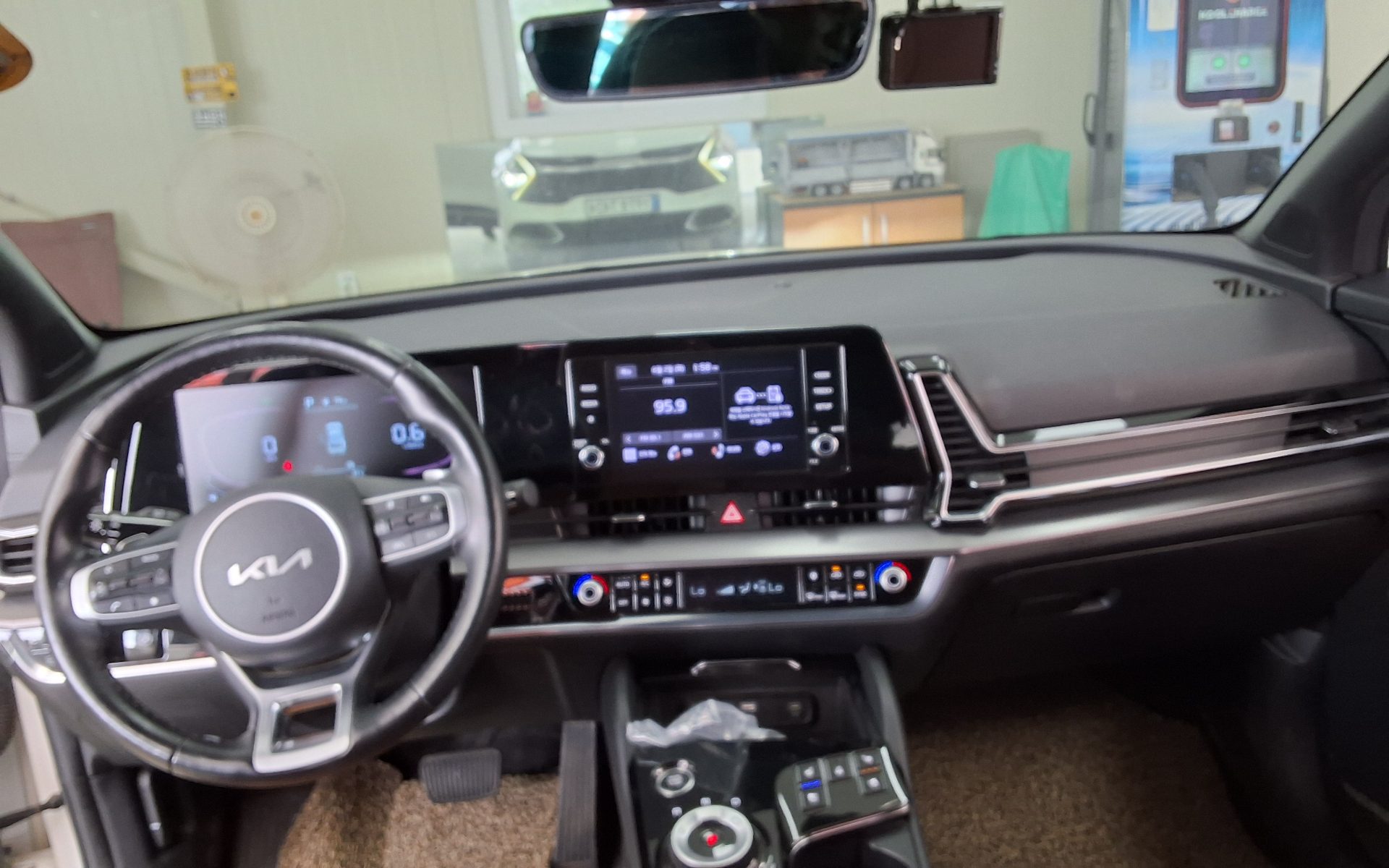 2022 - kia sportage
