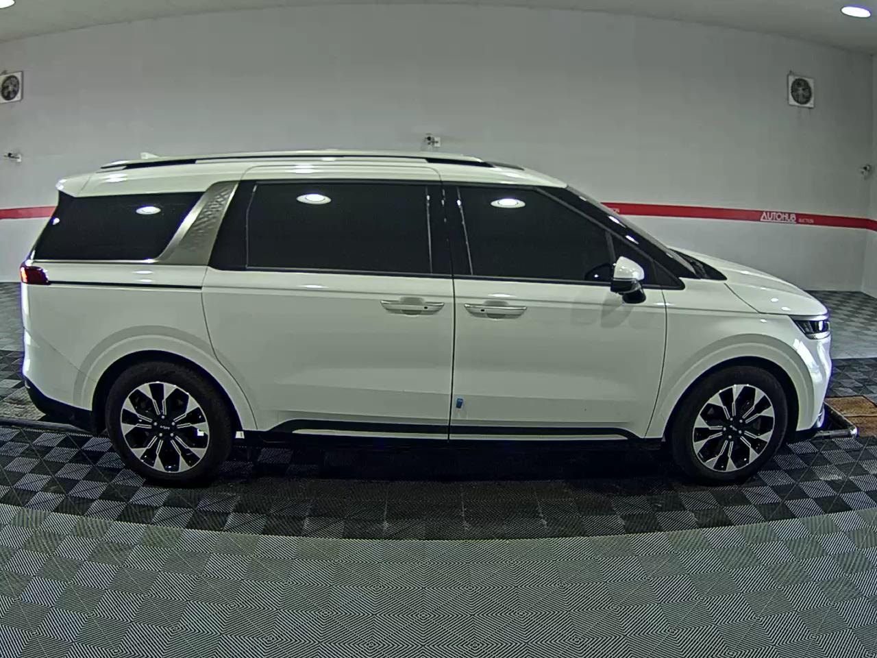 2023 - kia carnival