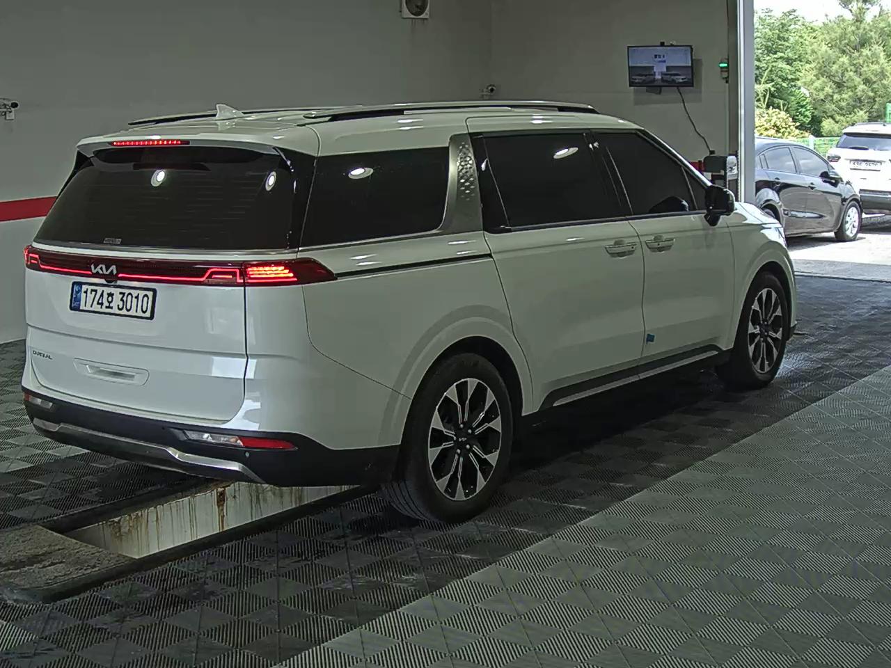 2023 - kia carnival