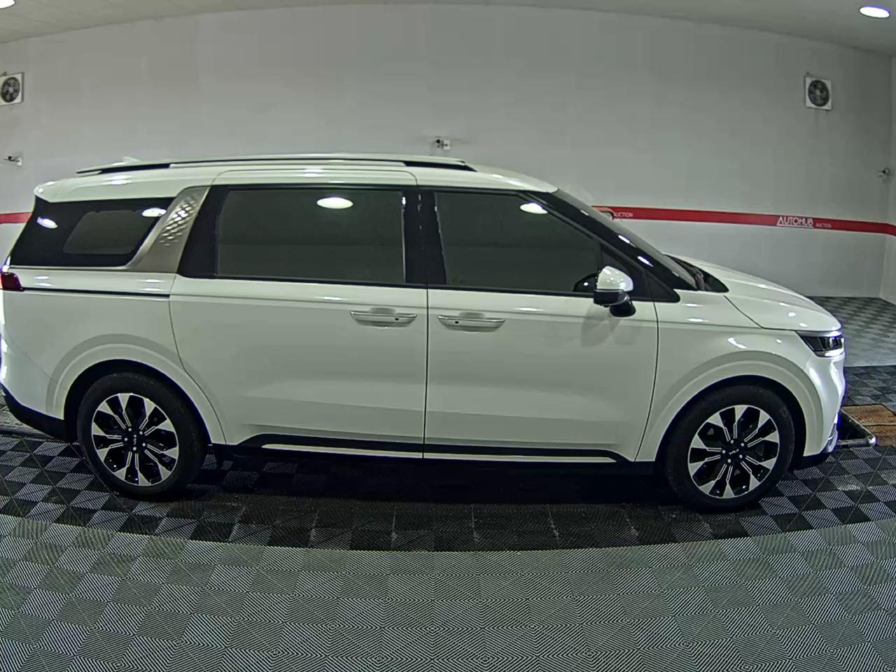 2023 - kia carnival