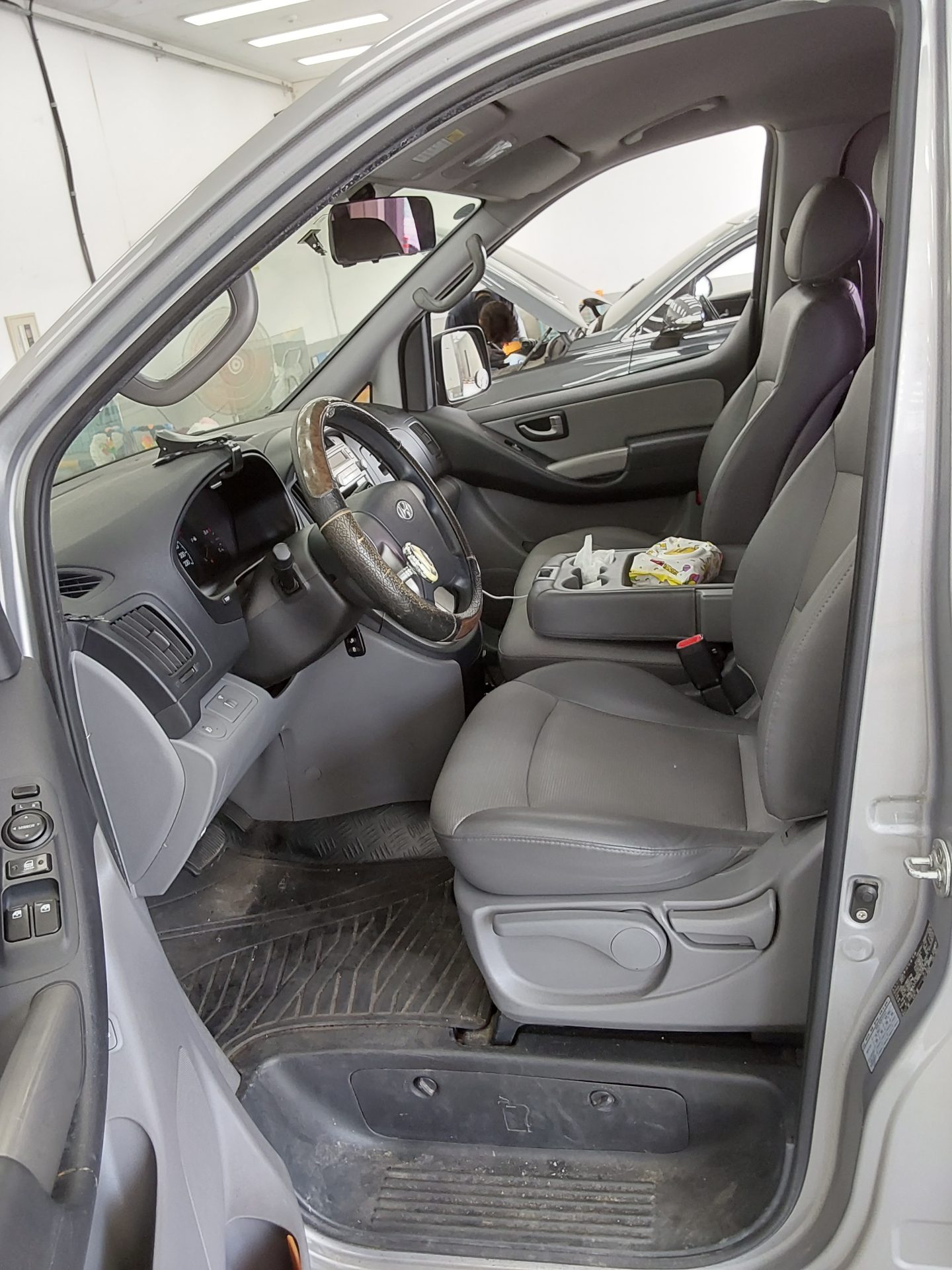 2011 - hyundai grand starex