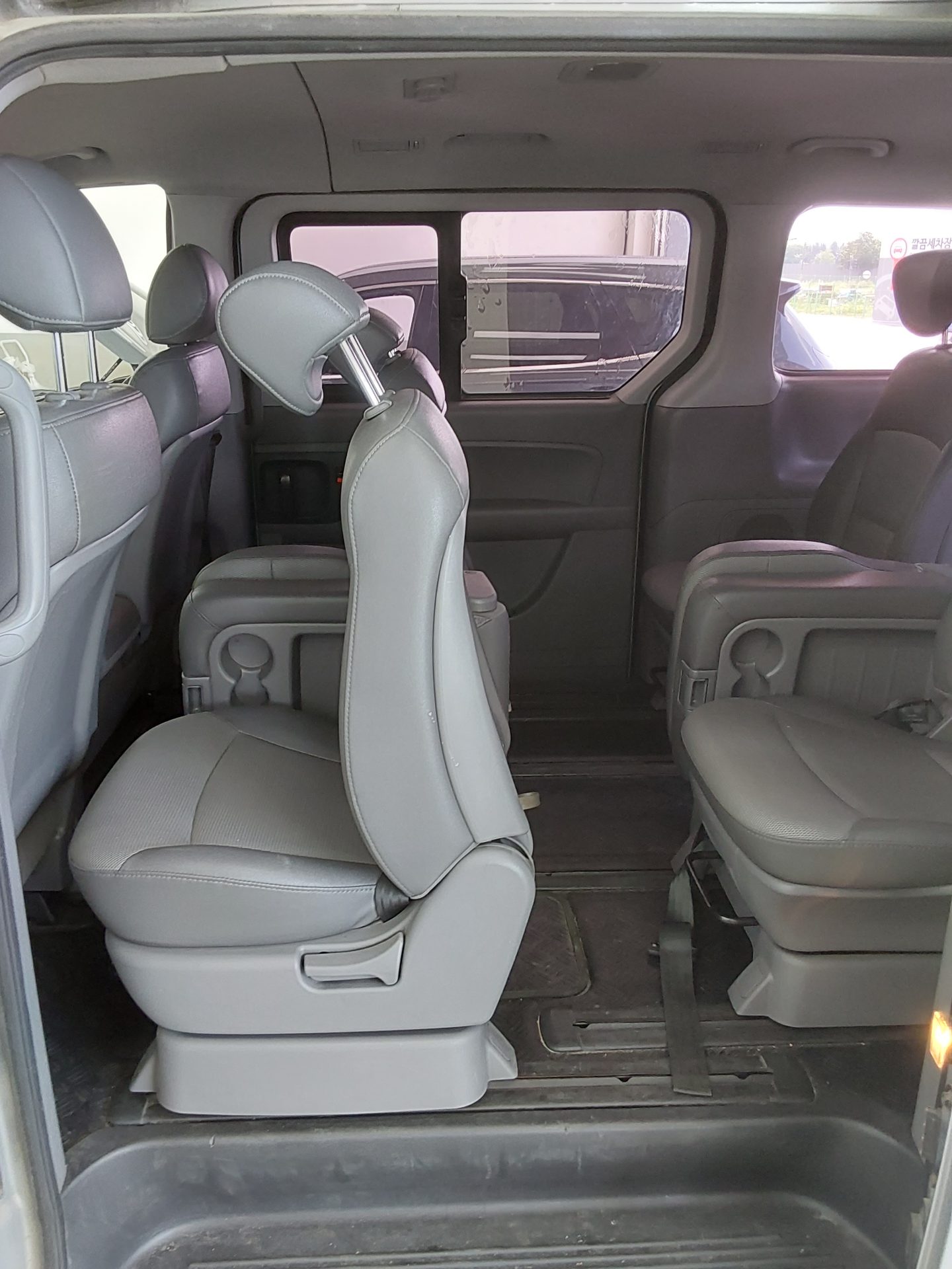 2011 - hyundai grand starex