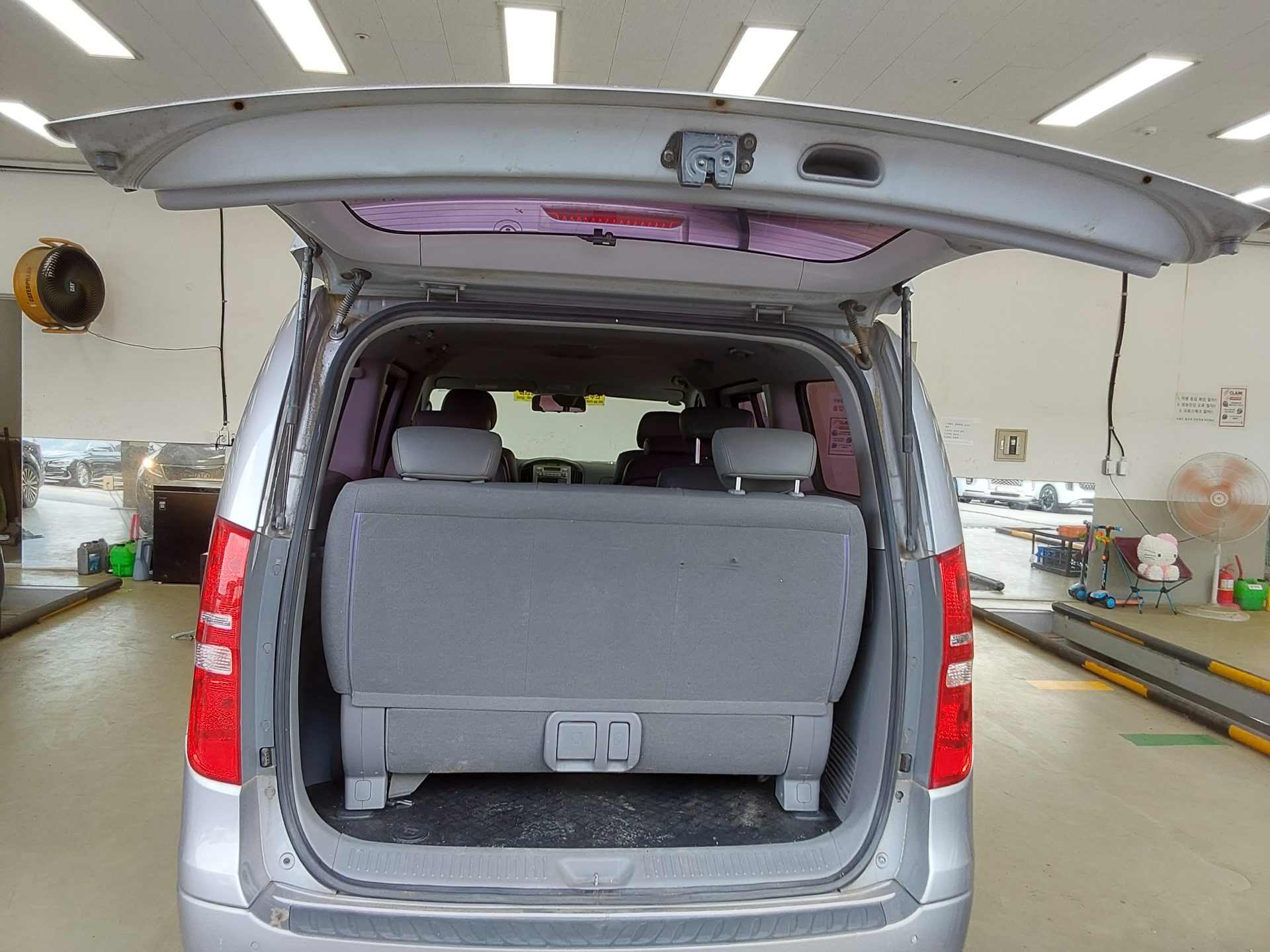 2011 - hyundai grand starex