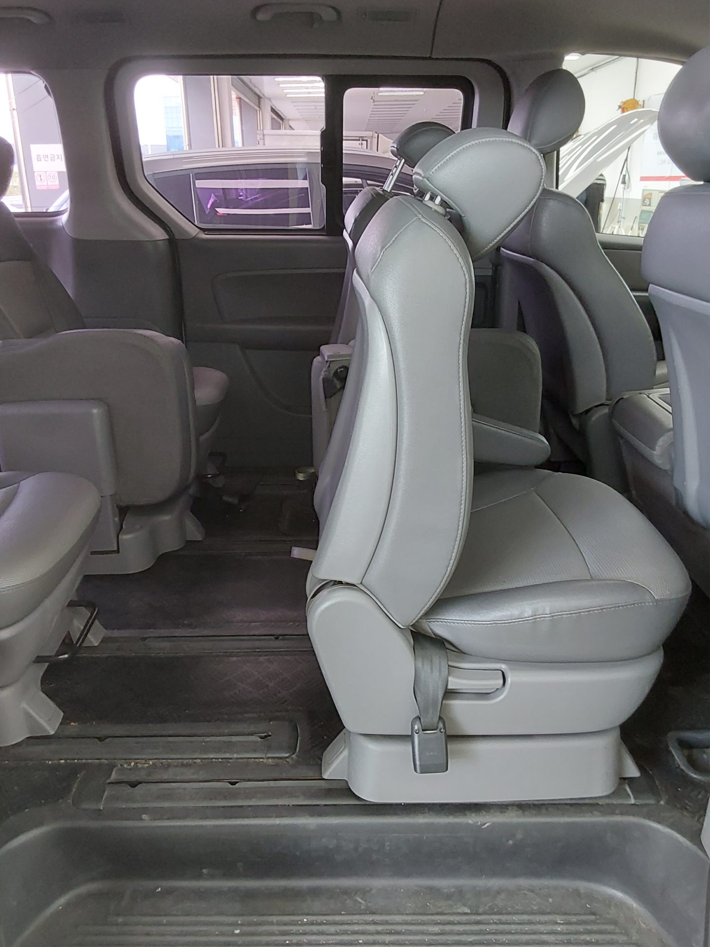 2011 - hyundai grand starex