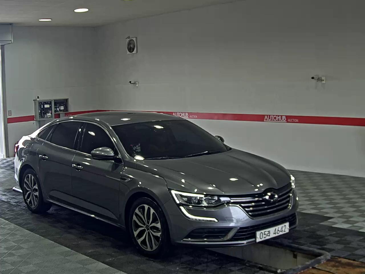 2017 - renault sm6