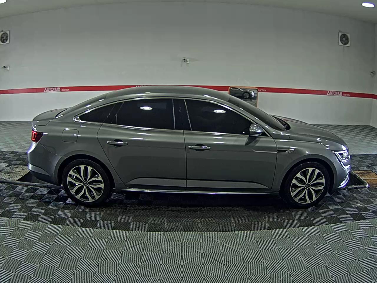 2017 - renault sm6