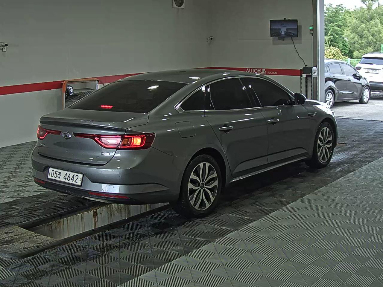 2017 - renault sm6