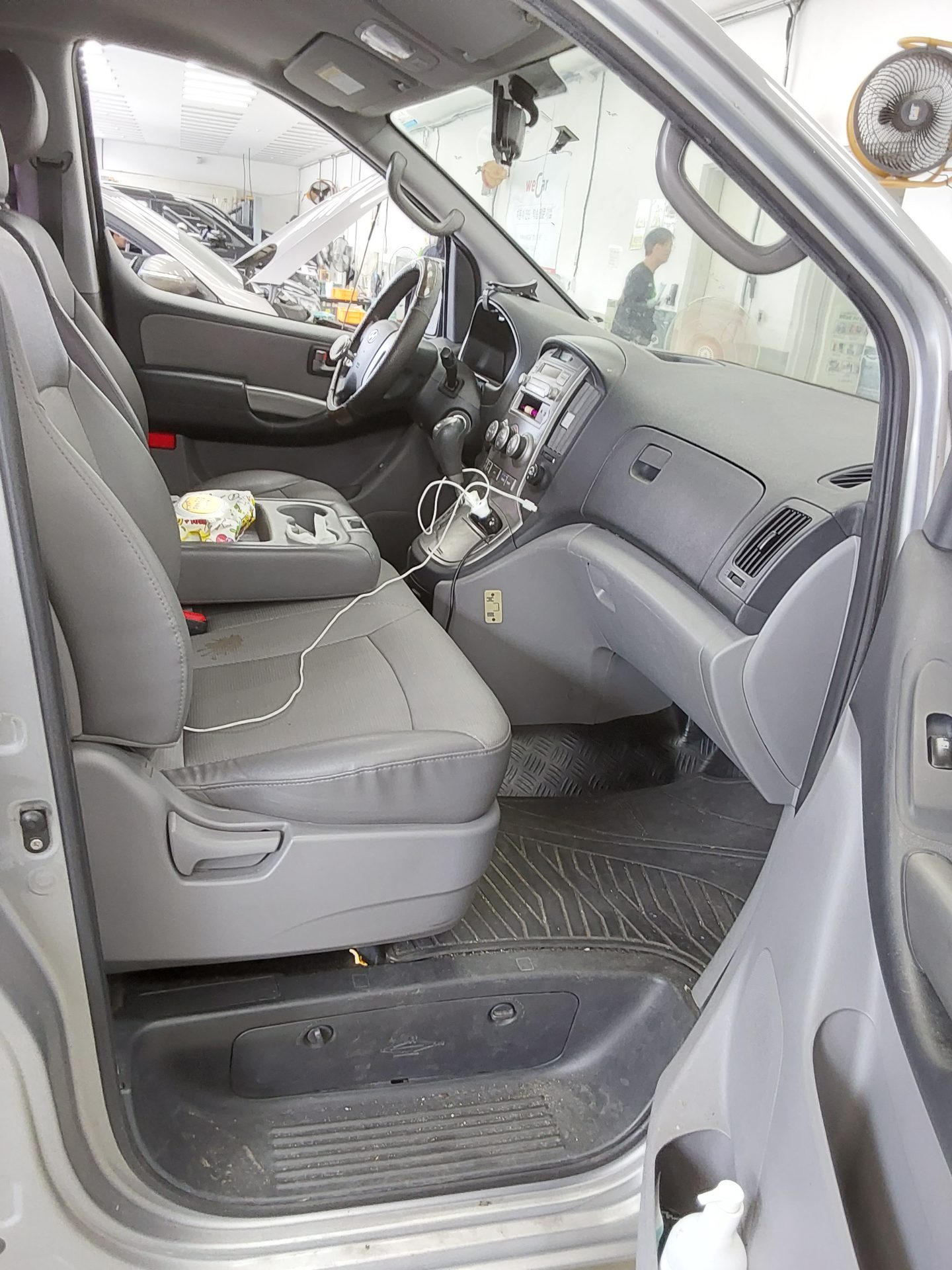 2011 - hyundai grand starex