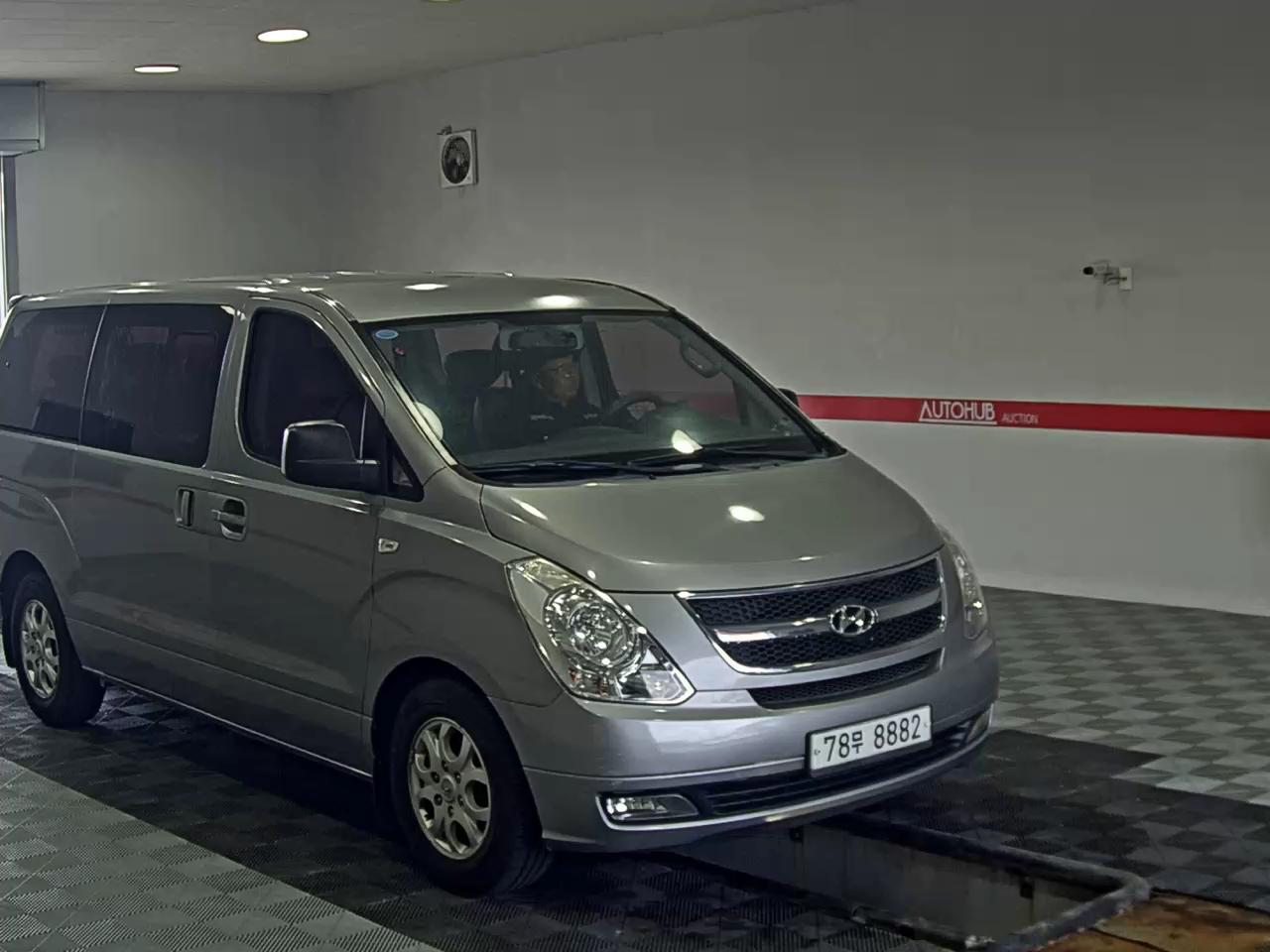 2011 - hyundai grand starex