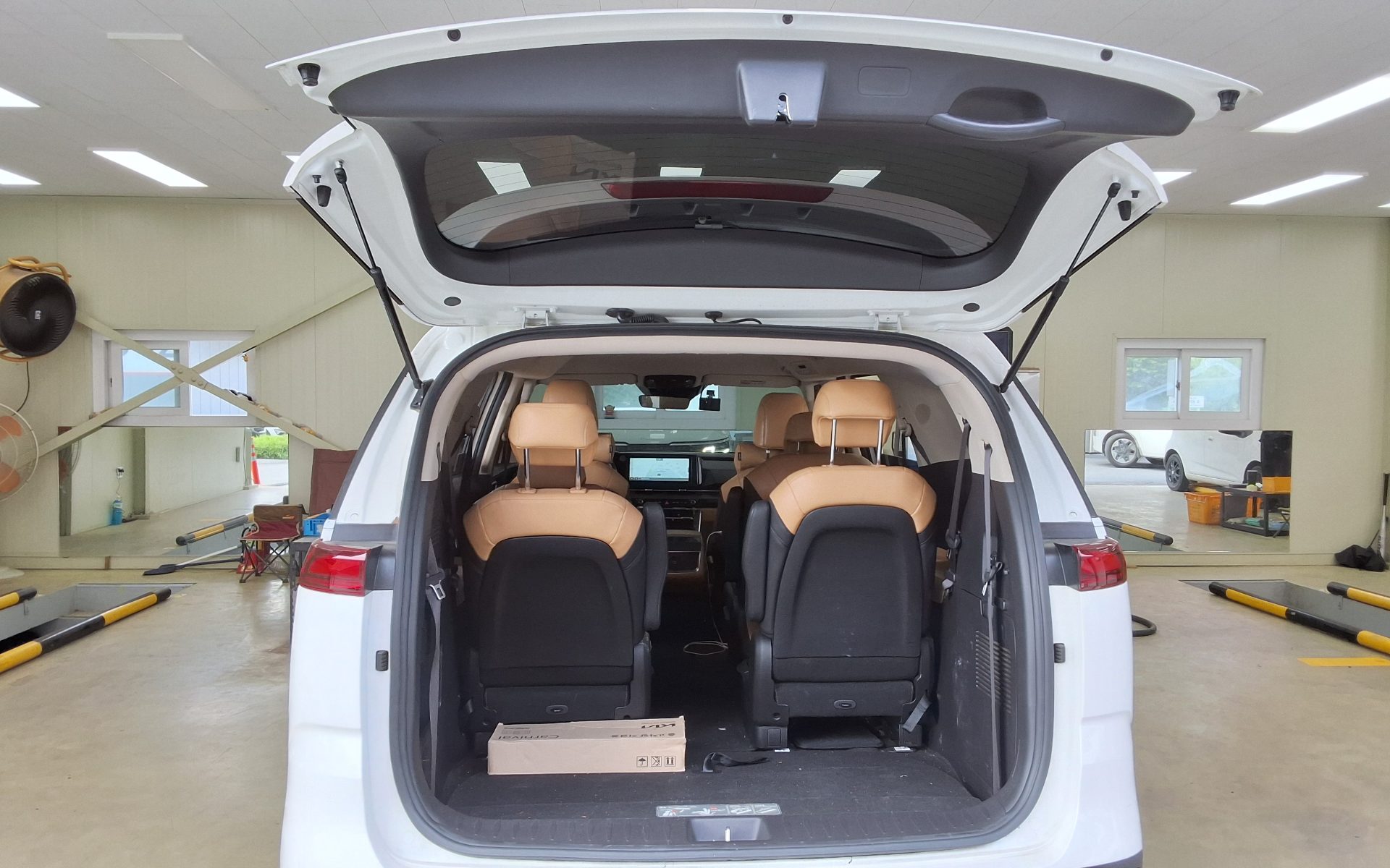 2023 - kia carnival