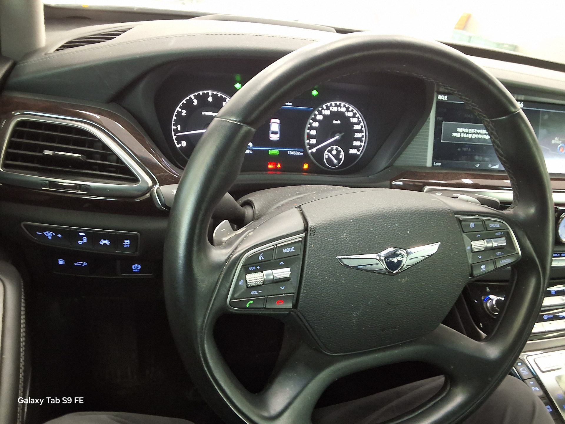 2017 - genesis eq900
