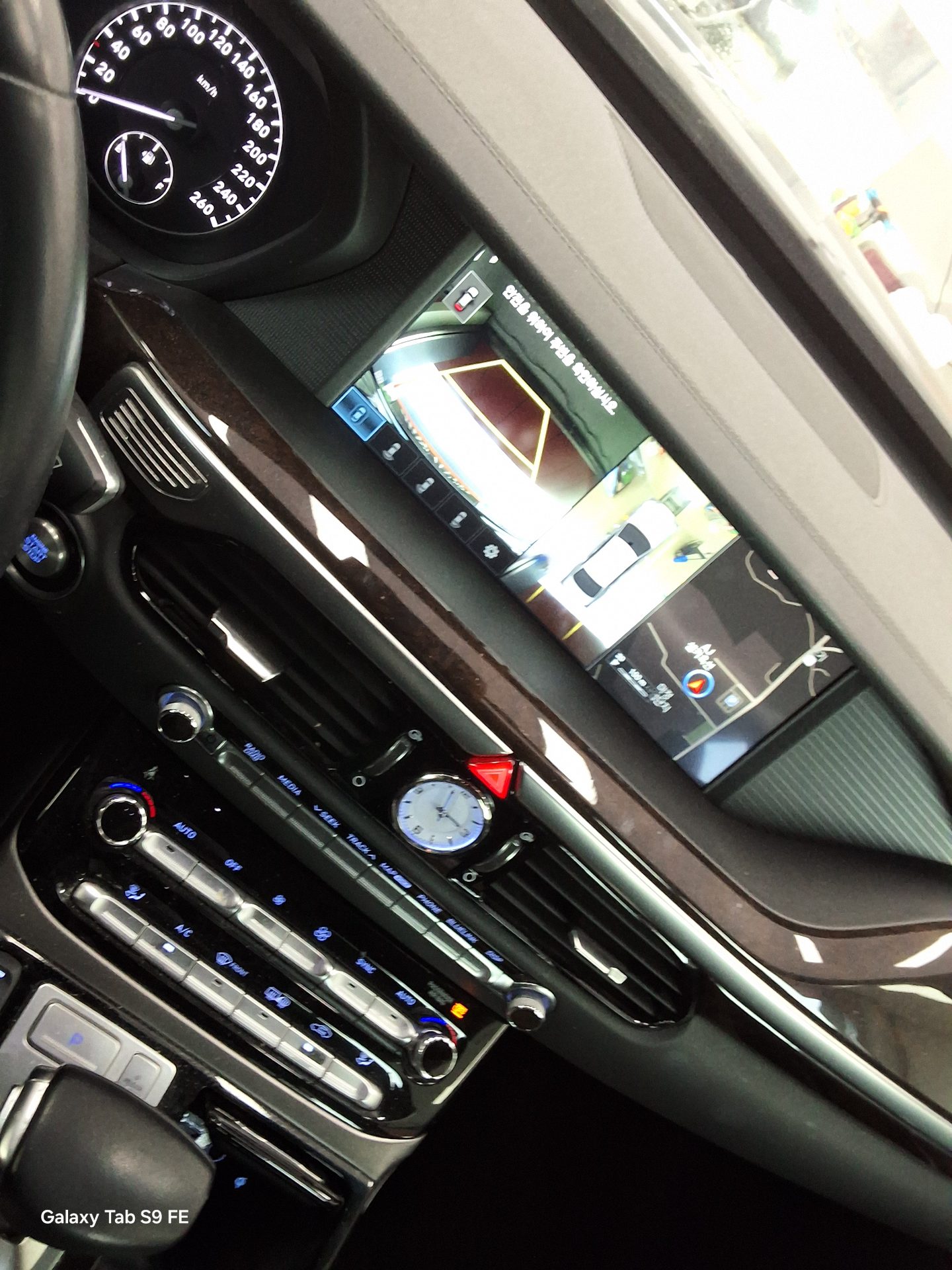 2017 - genesis eq900