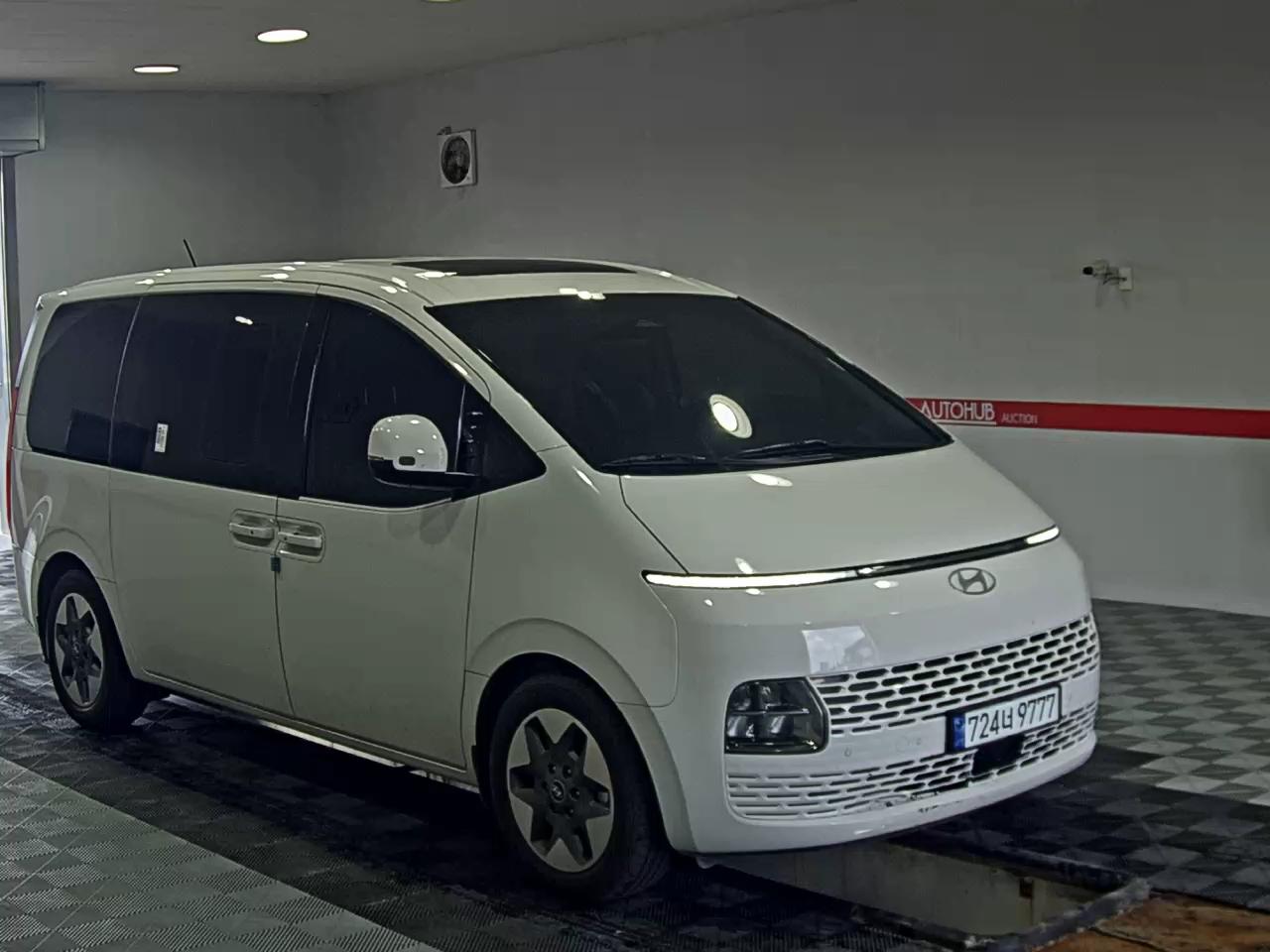 2025 - hyundai staria