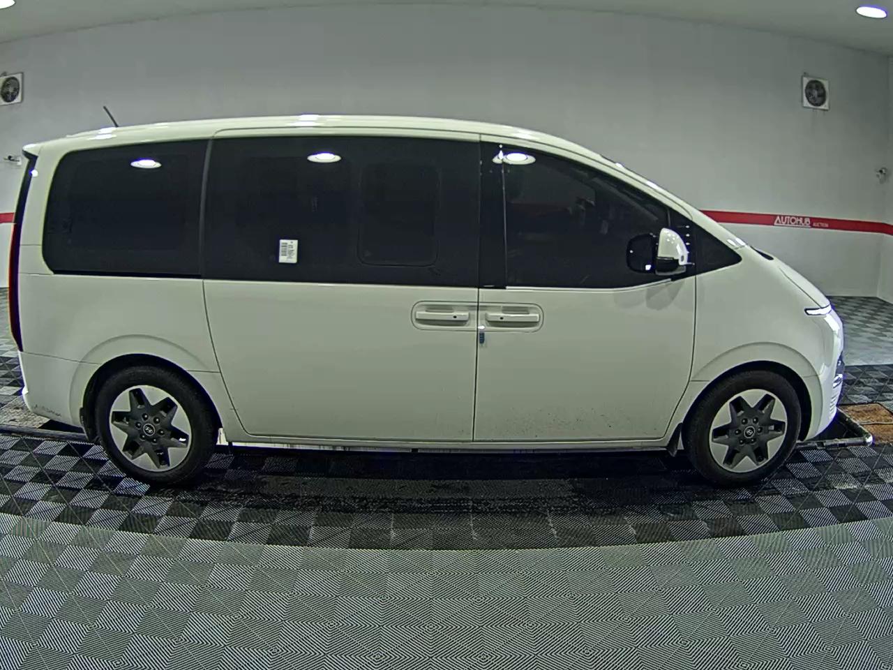 2025 - hyundai staria