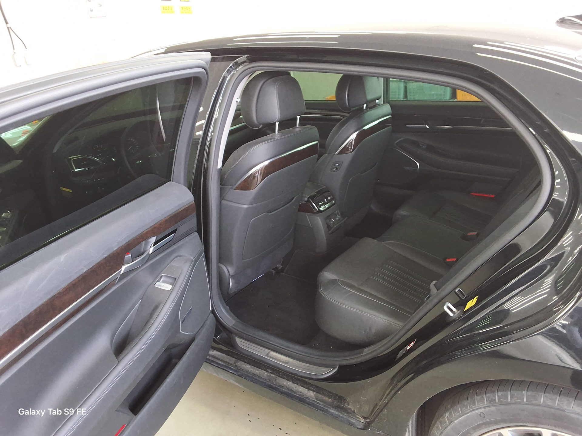 2017 - genesis eq900
