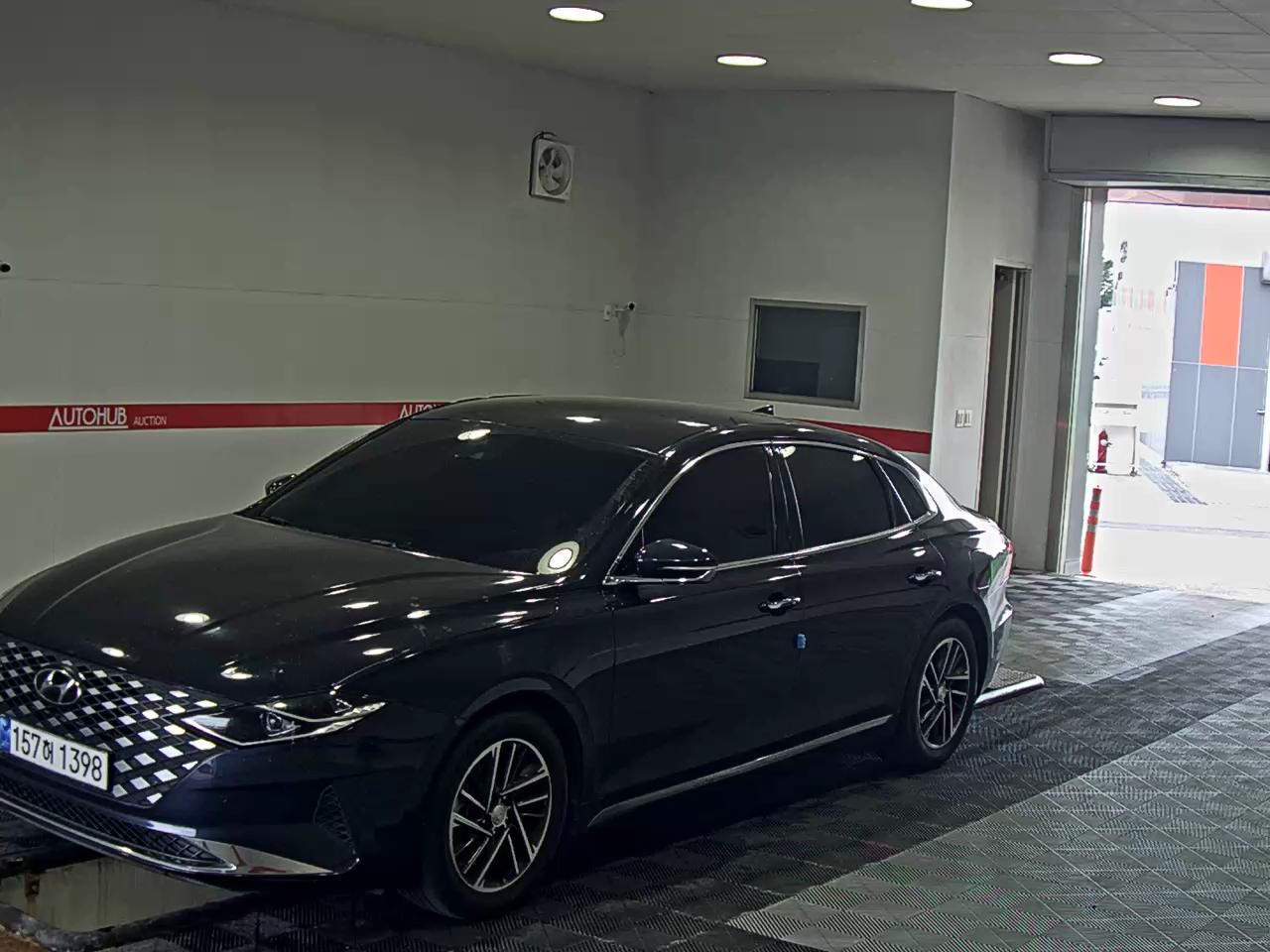HYUNDAI GRANDEUR LPi RENTAL CAR