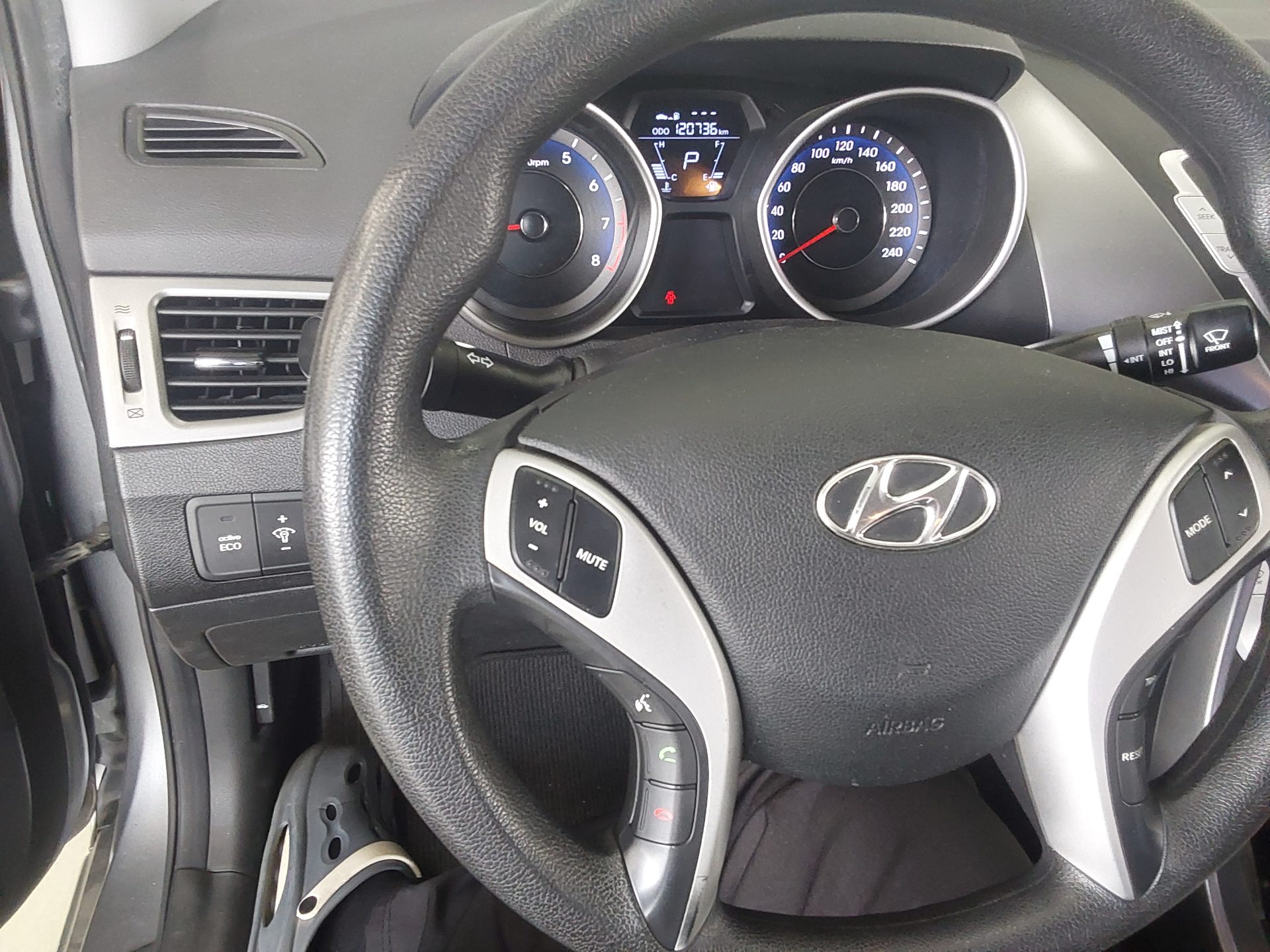 2012 - hyundai avante